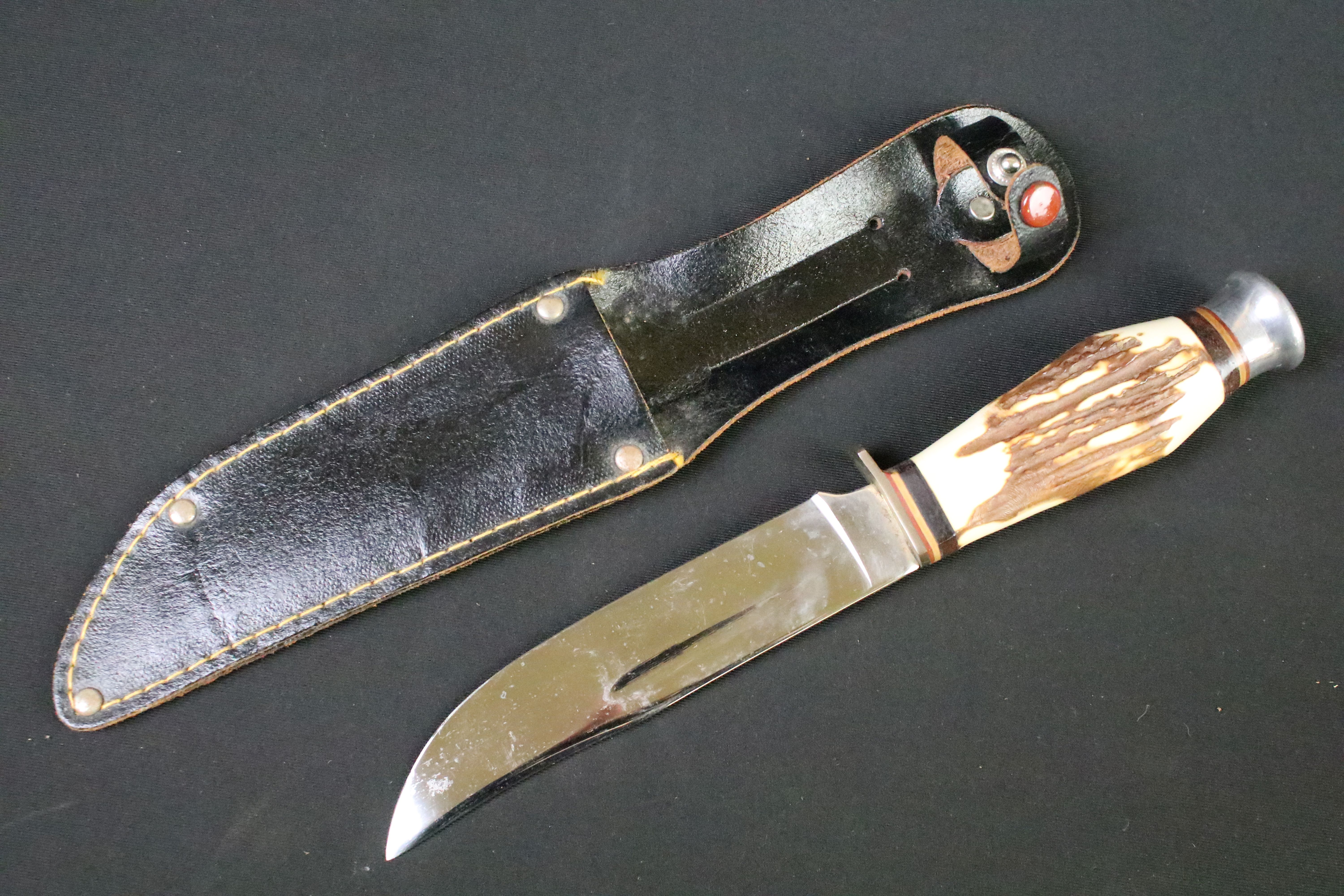 A collection of six vintage sheath knives to include a Milbro examples together with a small group - Image 8 of 12