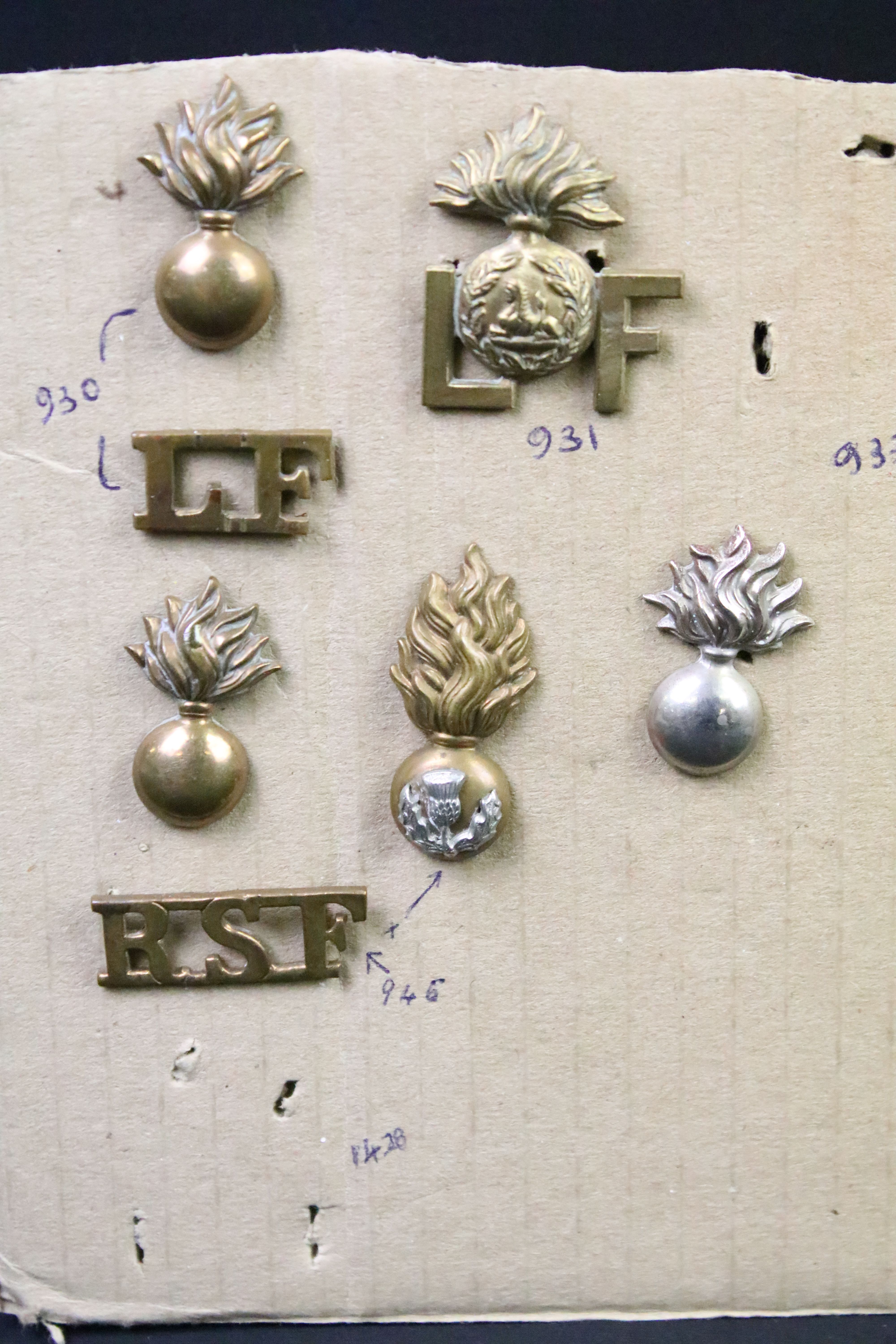 A collection of British military regimental cap and collar badges to include the Somerset Light - Image 12 of 13