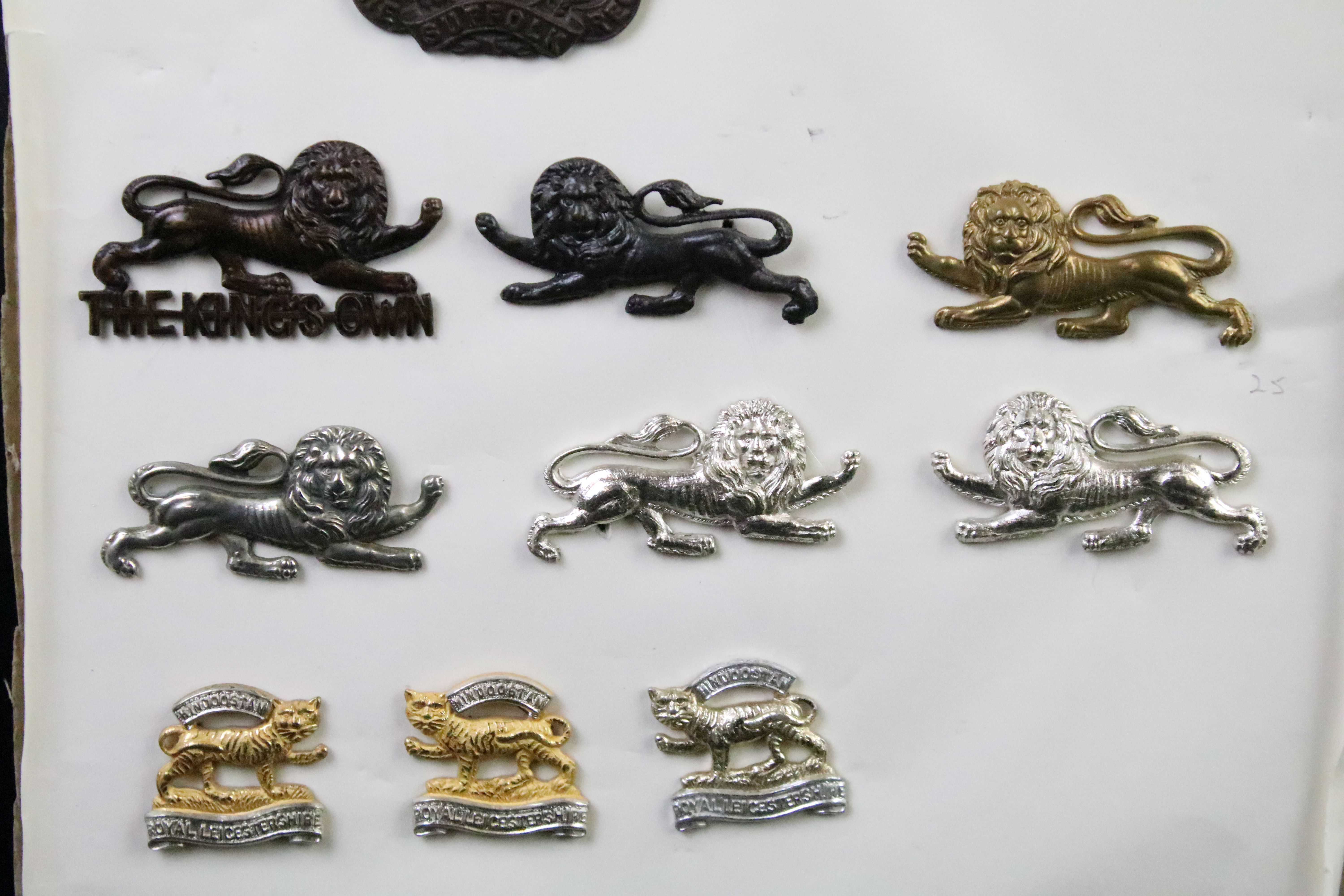 A collection of British military regimental cap and collar badges to include the Lincolnshire - Image 11 of 15