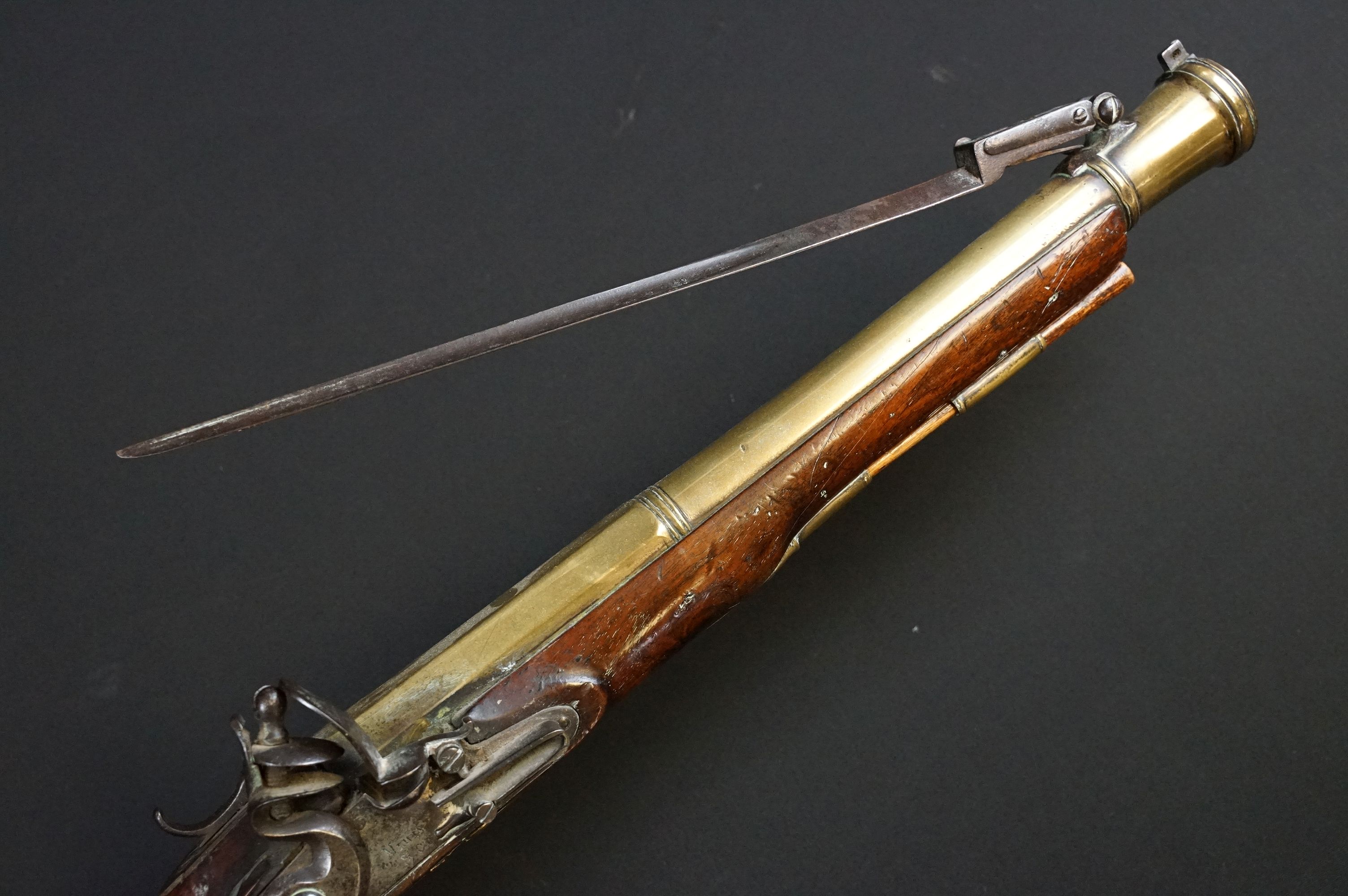 A FLINTLOCK COACHING BLUNDERBUSS by Mewis & Co, with 14 1/2" brass bell ended barrel, Birmingham - Image 10 of 19