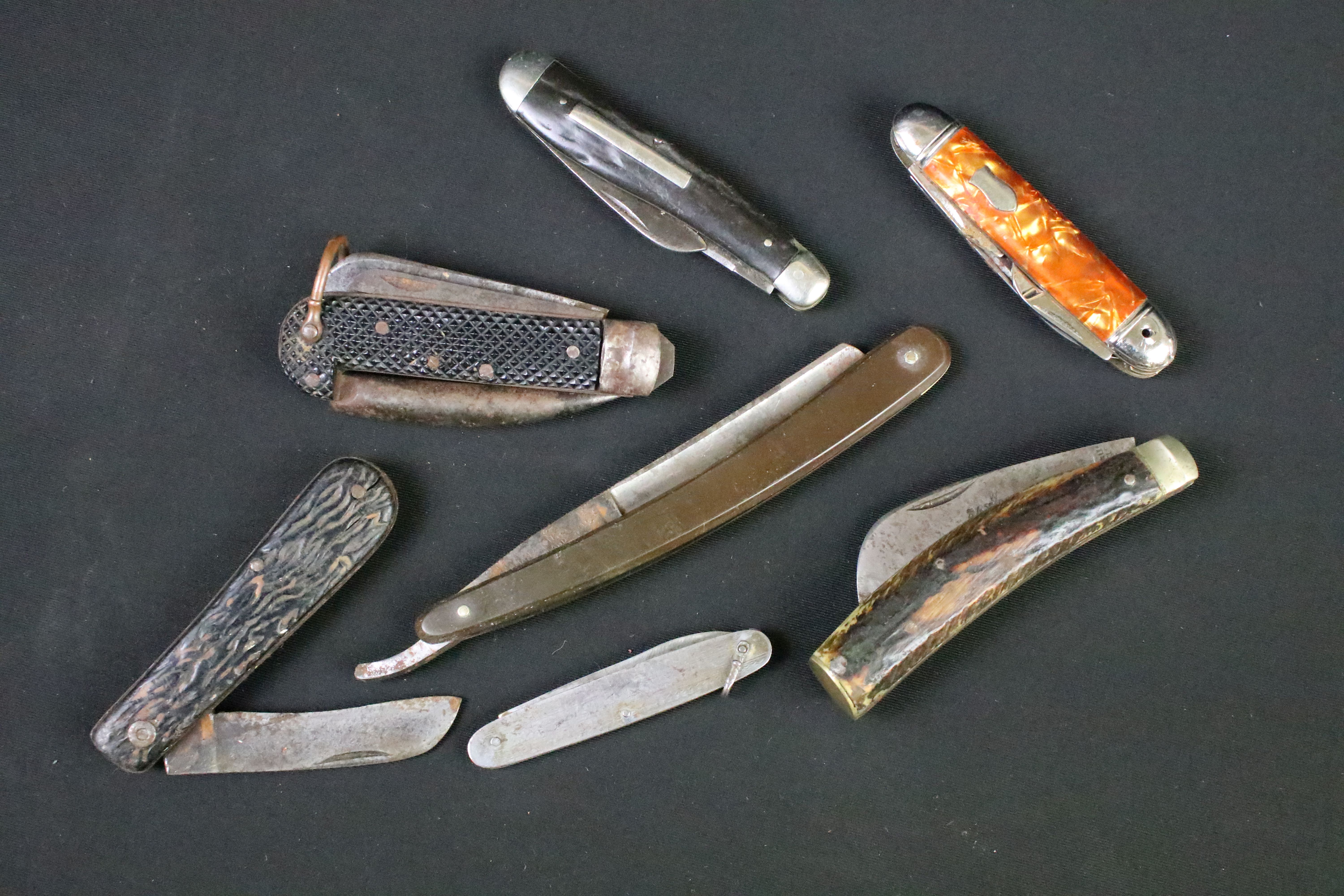 A collection of six vintage sheath knives to include a Milbro examples together with a small group - Image 12 of 12