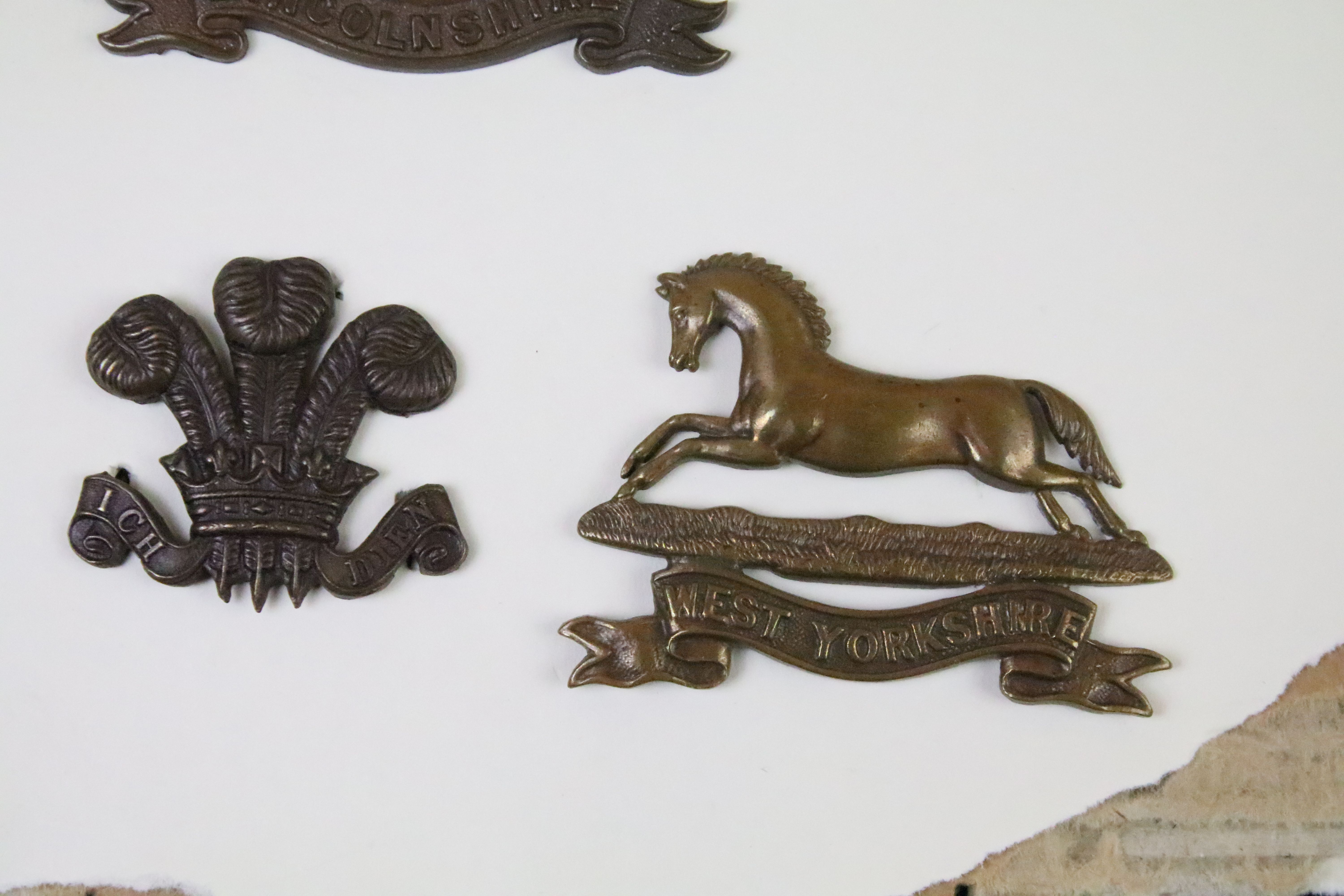 A collection of British military regimental cap and collar badges to include the Lincolnshire - Image 4 of 15