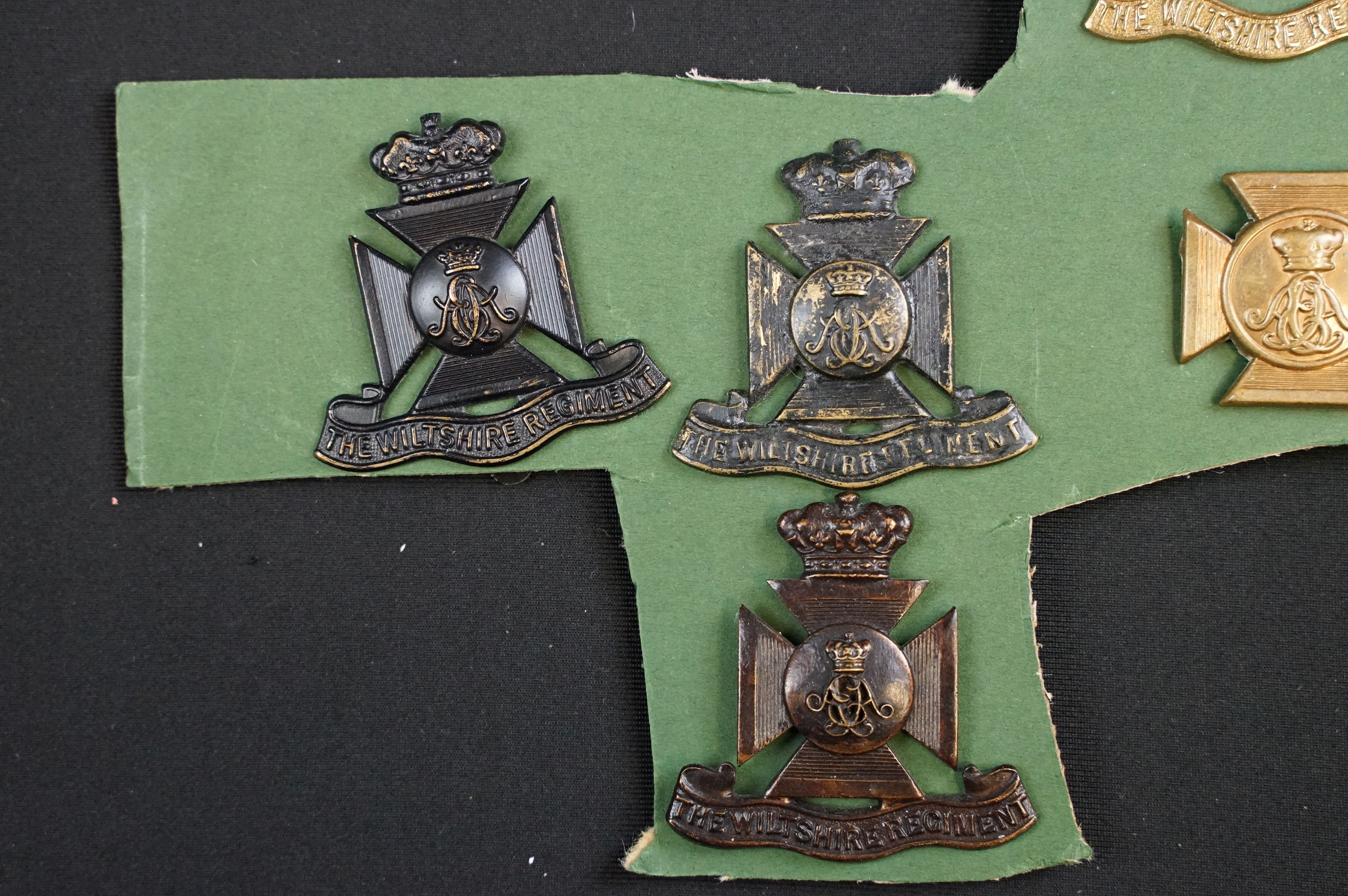 A collection of The Wiltshire Regiment cap and collar badges. - Image 2 of 5