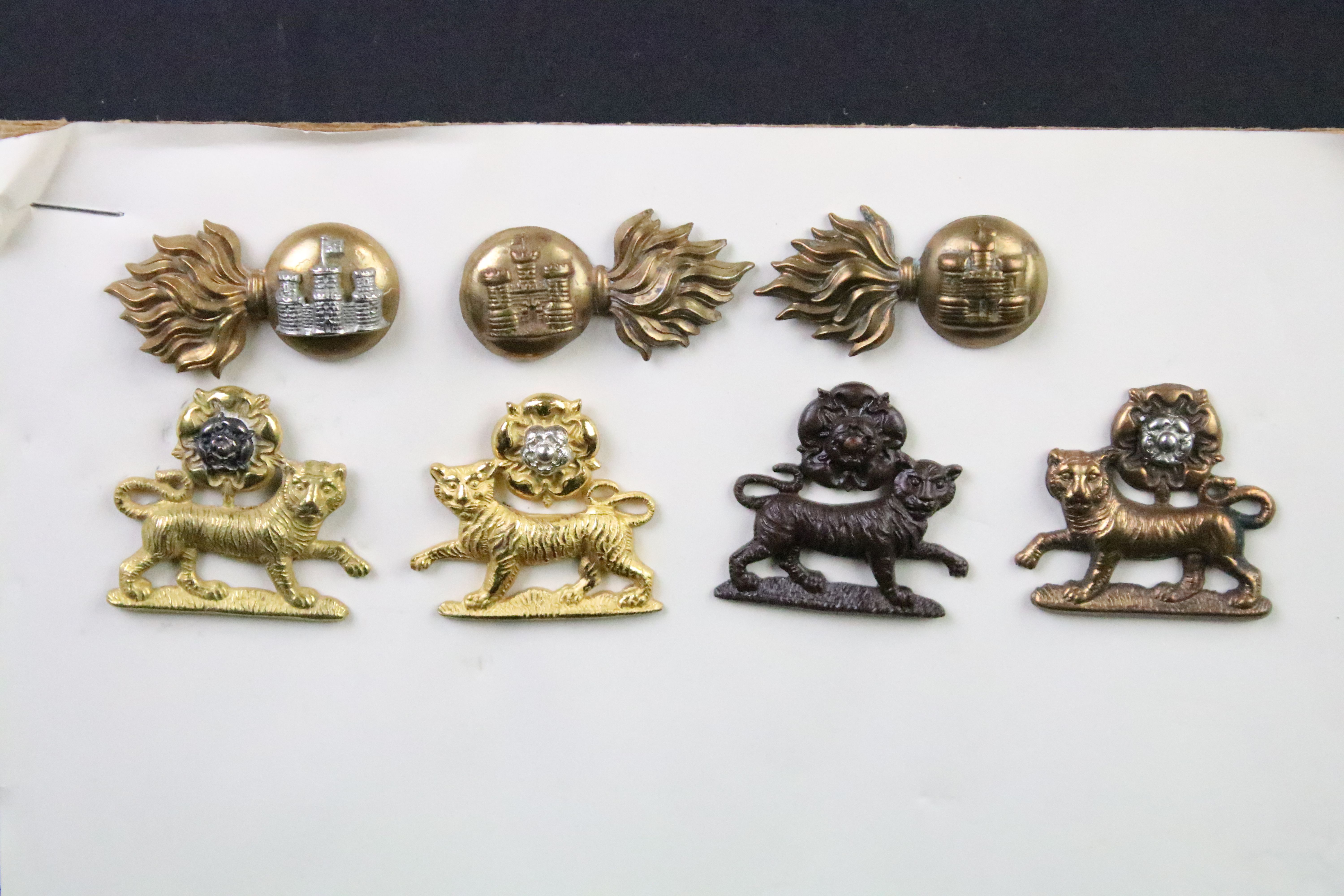 A collection of British military regimental cap and collar badges to include the King Somerset Light - Image 6 of 12