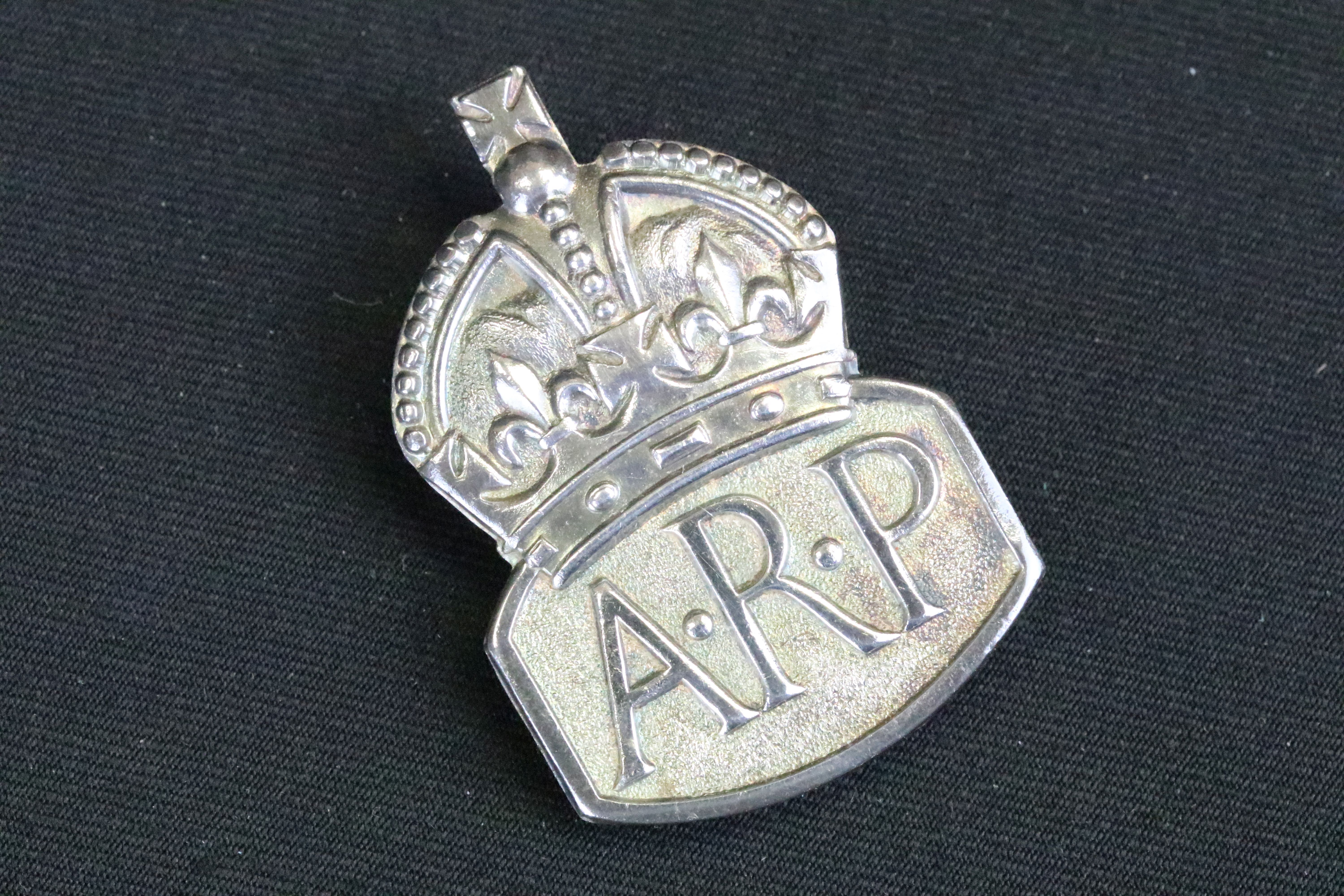 A small group of British World War Two era badges to include silver examples. - Image 8 of 9