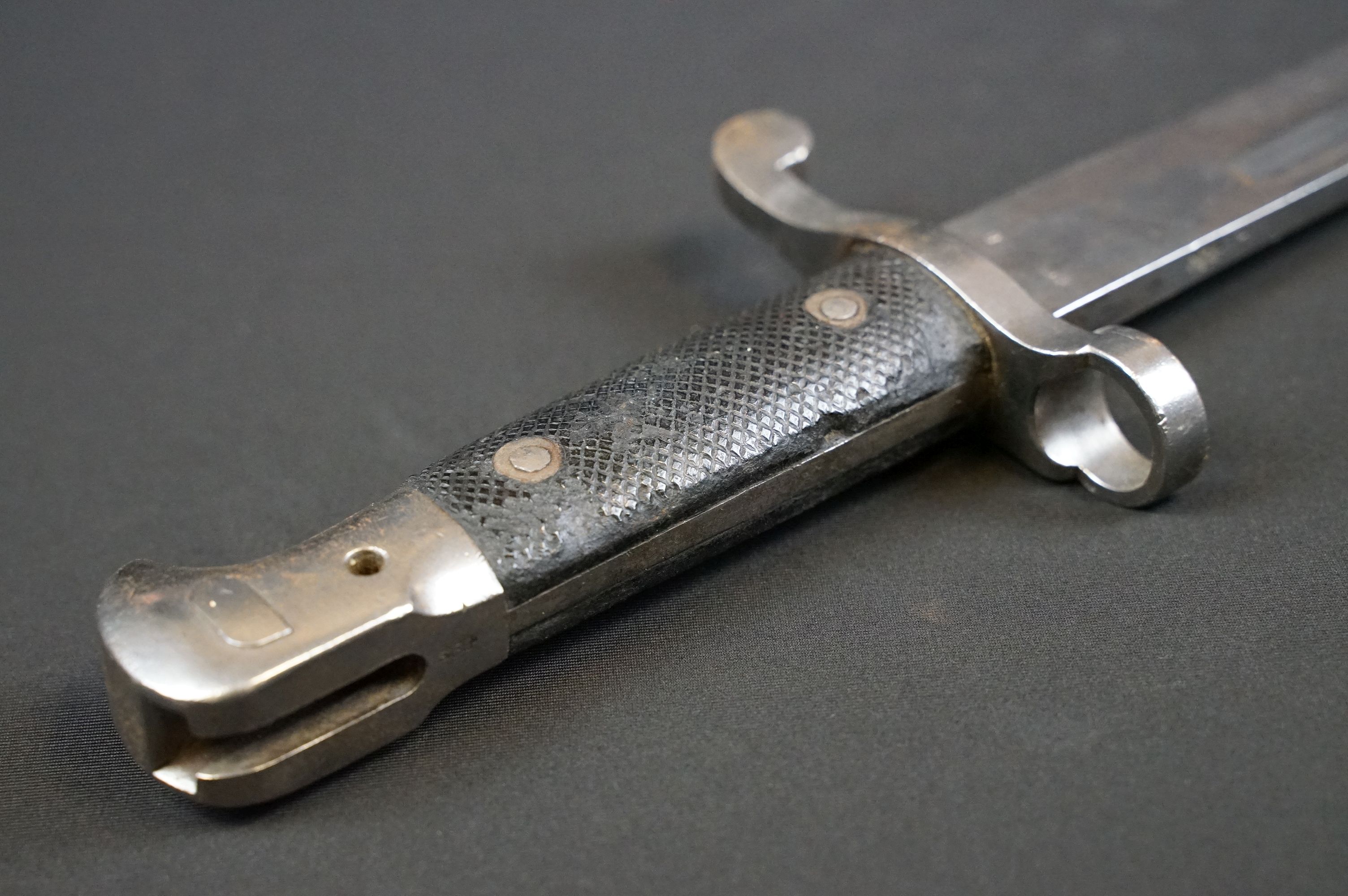 A British bayonet with good clear markings to the blade complete with scabbard and white leather - Image 6 of 16