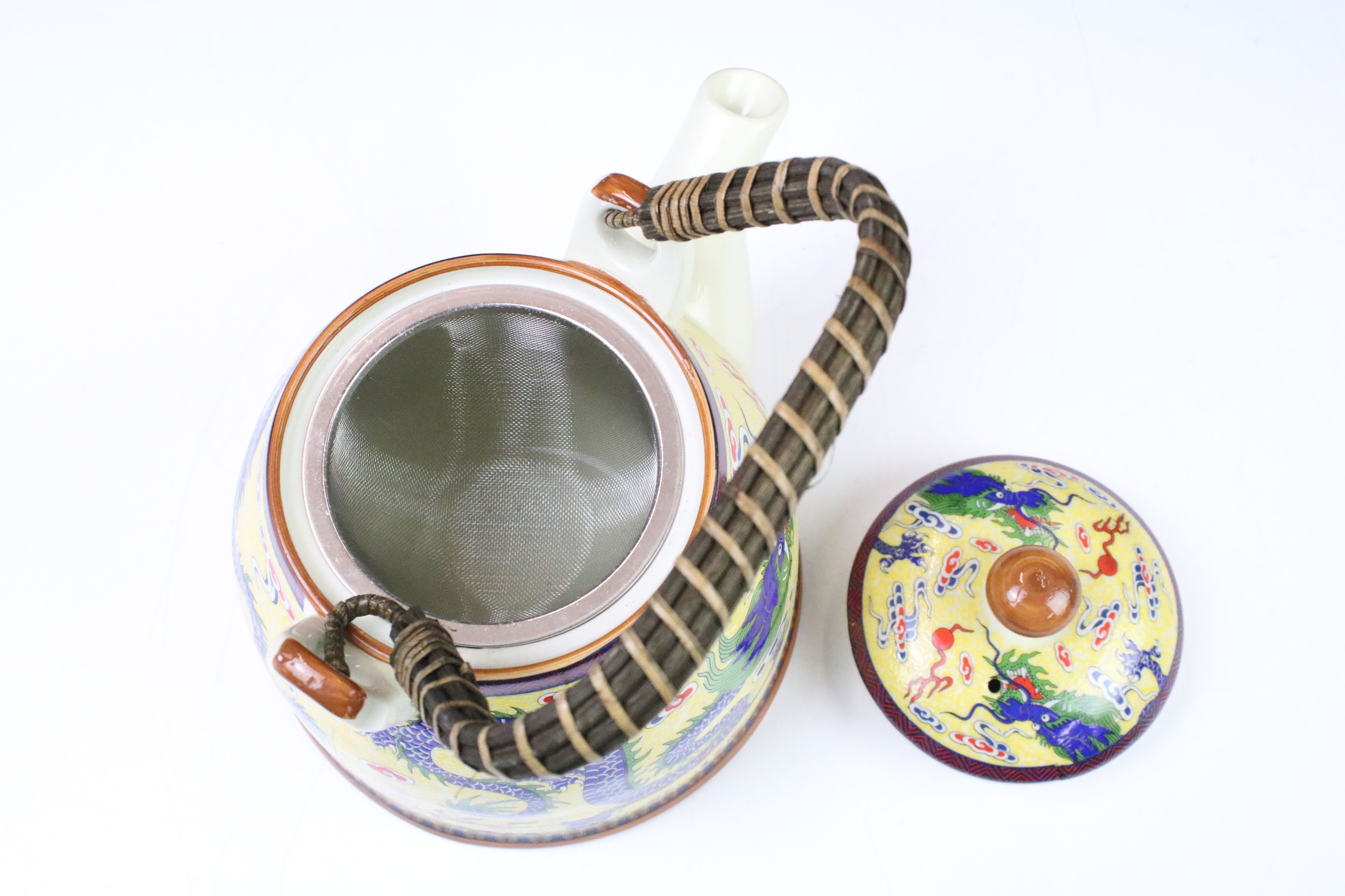 20th Century Chinese tea set including six tea cups and teapot, all being decorated with blue - Bild 4 aus 10