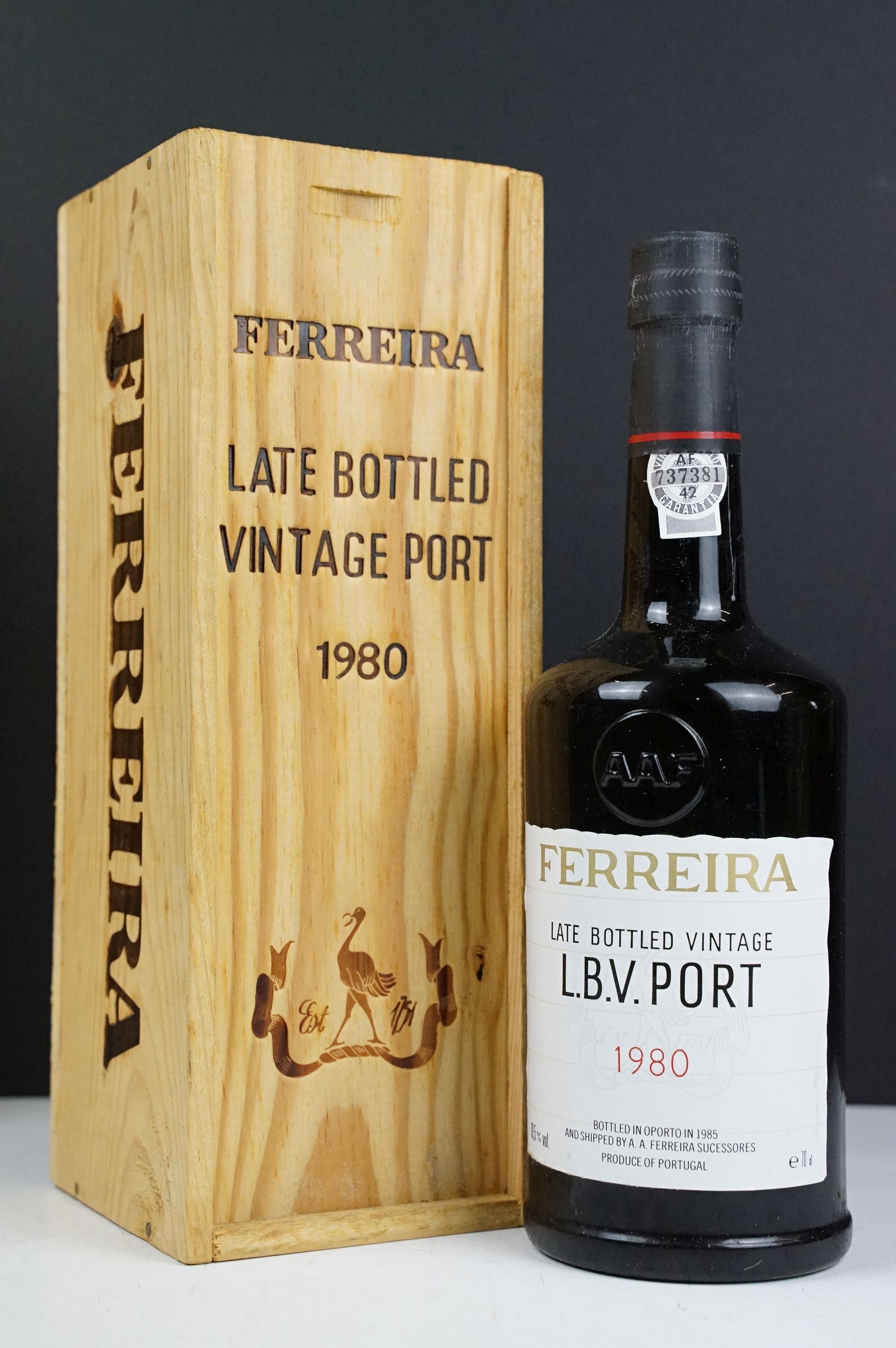 Collection of spirits, wines and liqueur, including: Hartley & Thomas, Medium Dry Amontillado - Image 14 of 17