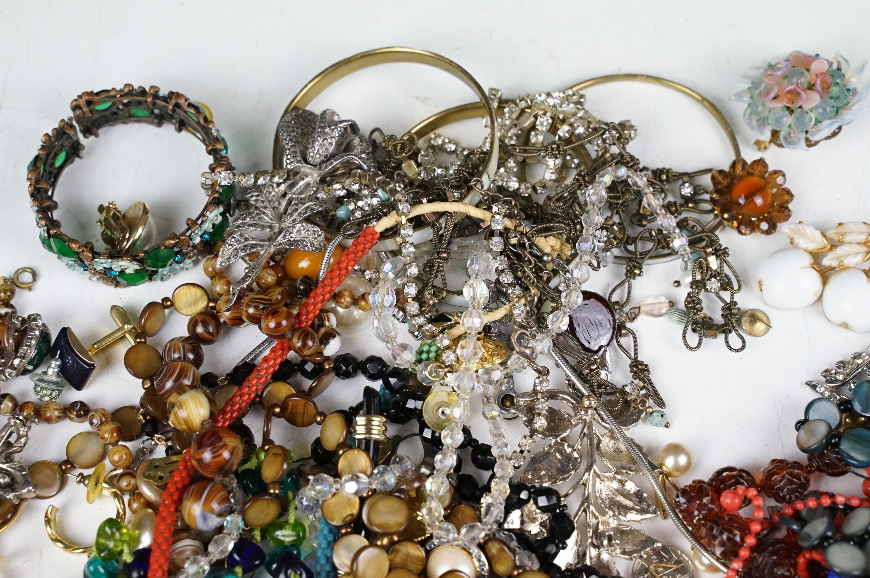 A collection of mainly vintage costume jewellery to include beaded necklaces, wristwatch, - Image 6 of 8