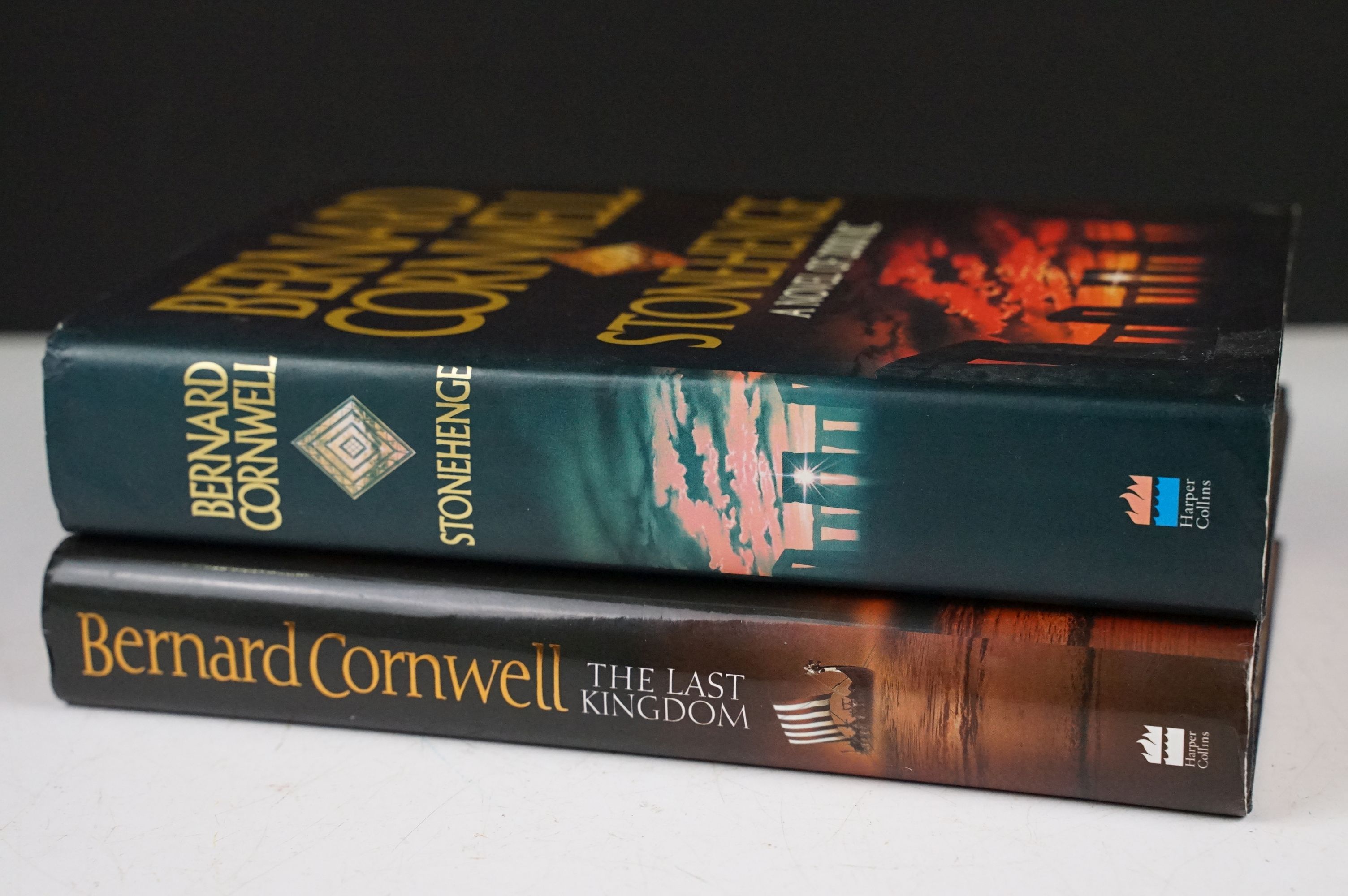Books - Two Bernard Cornwell signed first edition hardback books to include 'The Last Kingdom' - Image 6 of 6