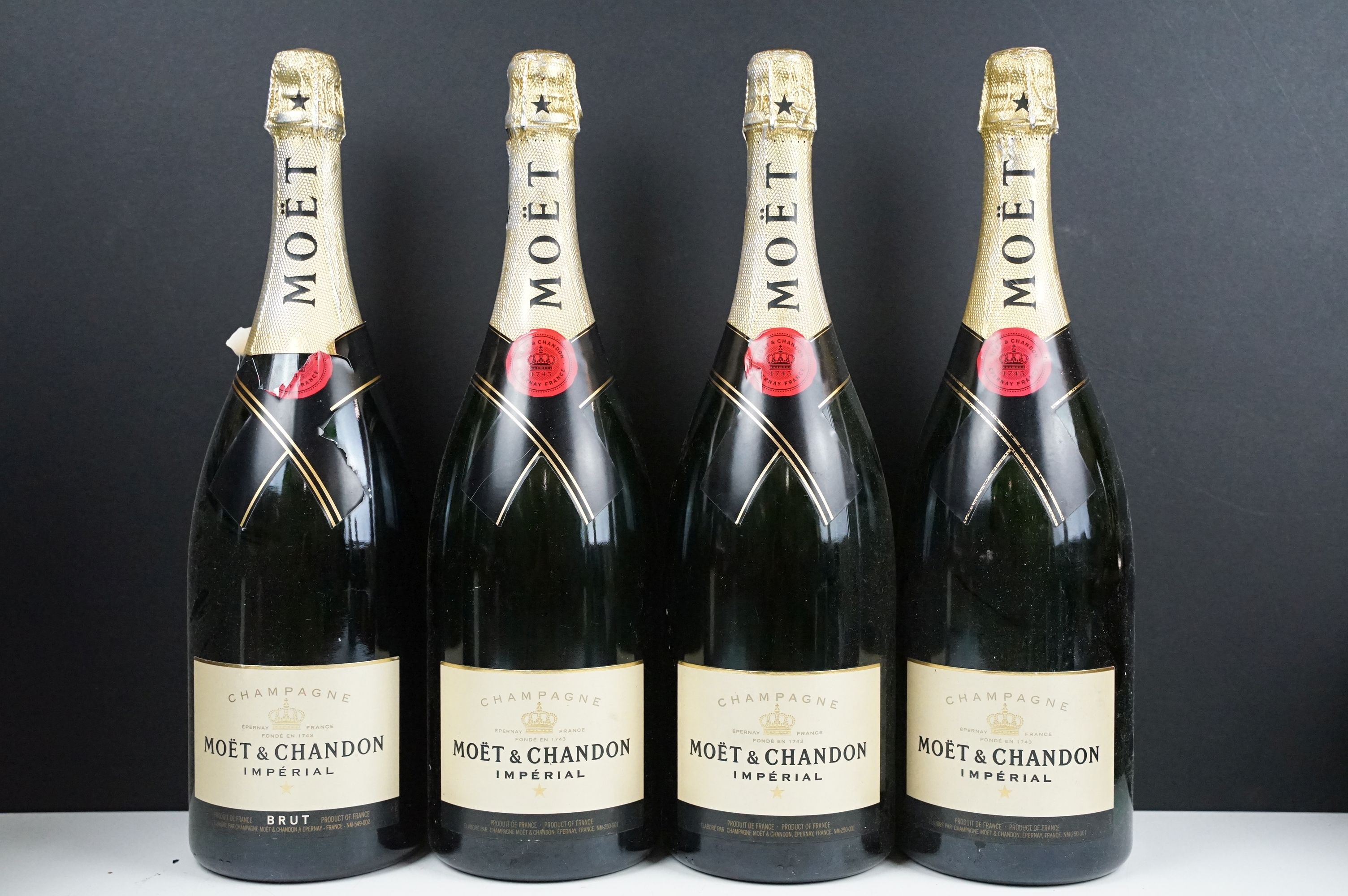 Collection of Moet & Chandon imperial champagne dummy bottles. Seven in total of various sizes. - Image 3 of 4