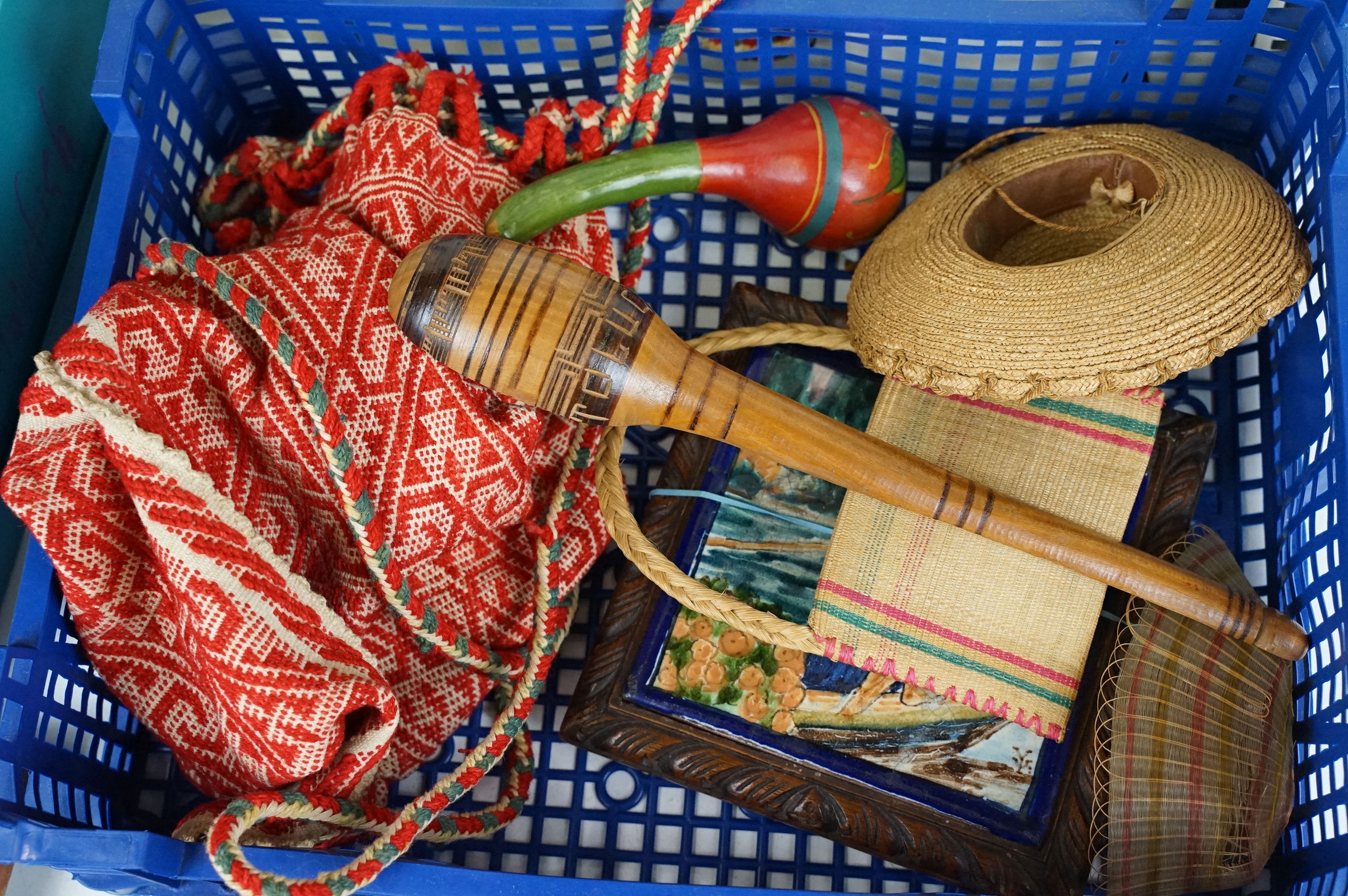 Group of collectables, mostly Mexican / Mexican themed, to include ceramic tiles, figures, - Image 6 of 12