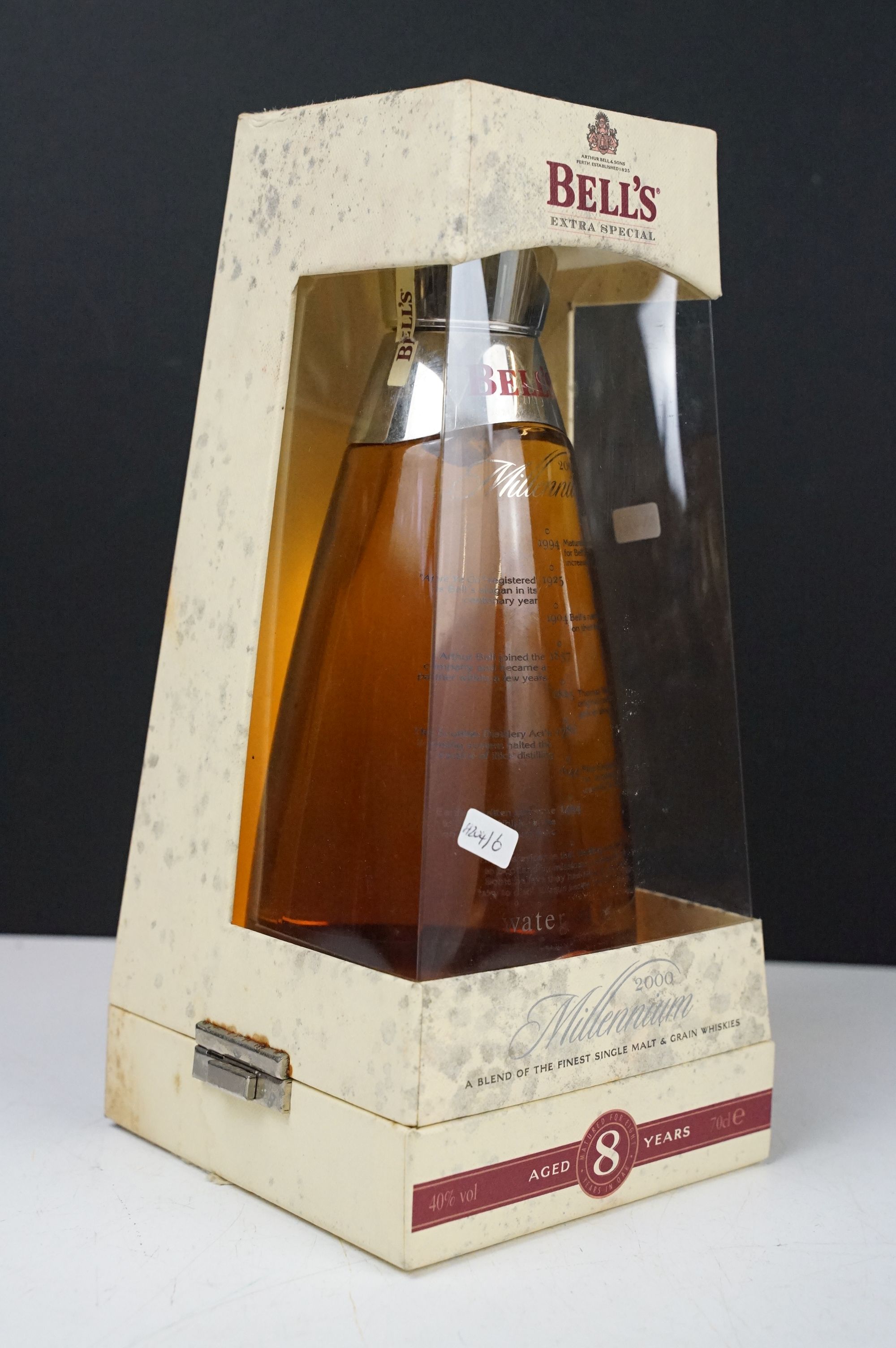 A bottle of Bells 8 year old 2000 millennium whisky in glass decanter presentation box. 70cl, 40% - Image 3 of 4