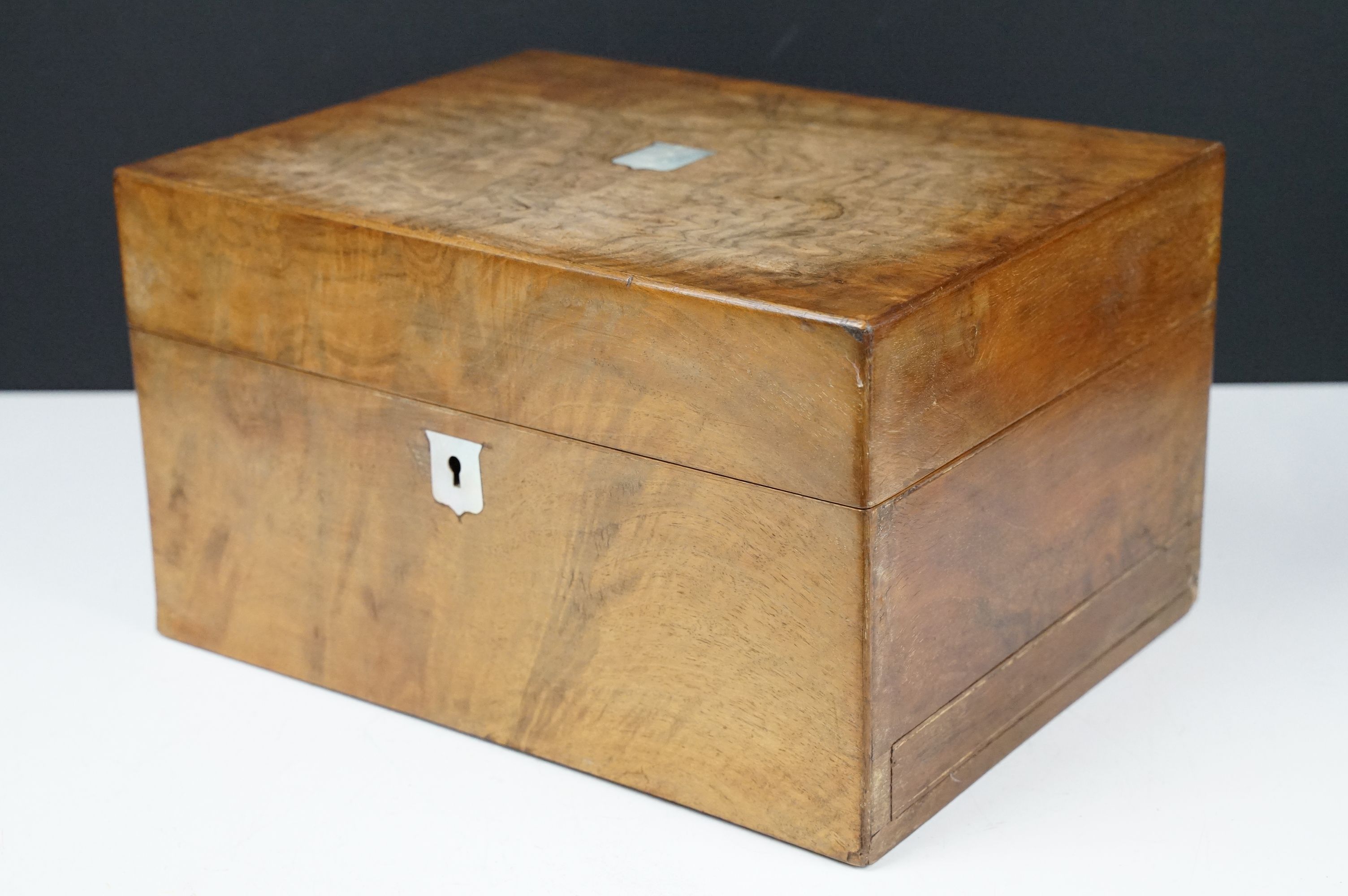 19th century walnut vanity box, the lid with mother of pearl inlay, opening to a fitted interior - Image 9 of 10