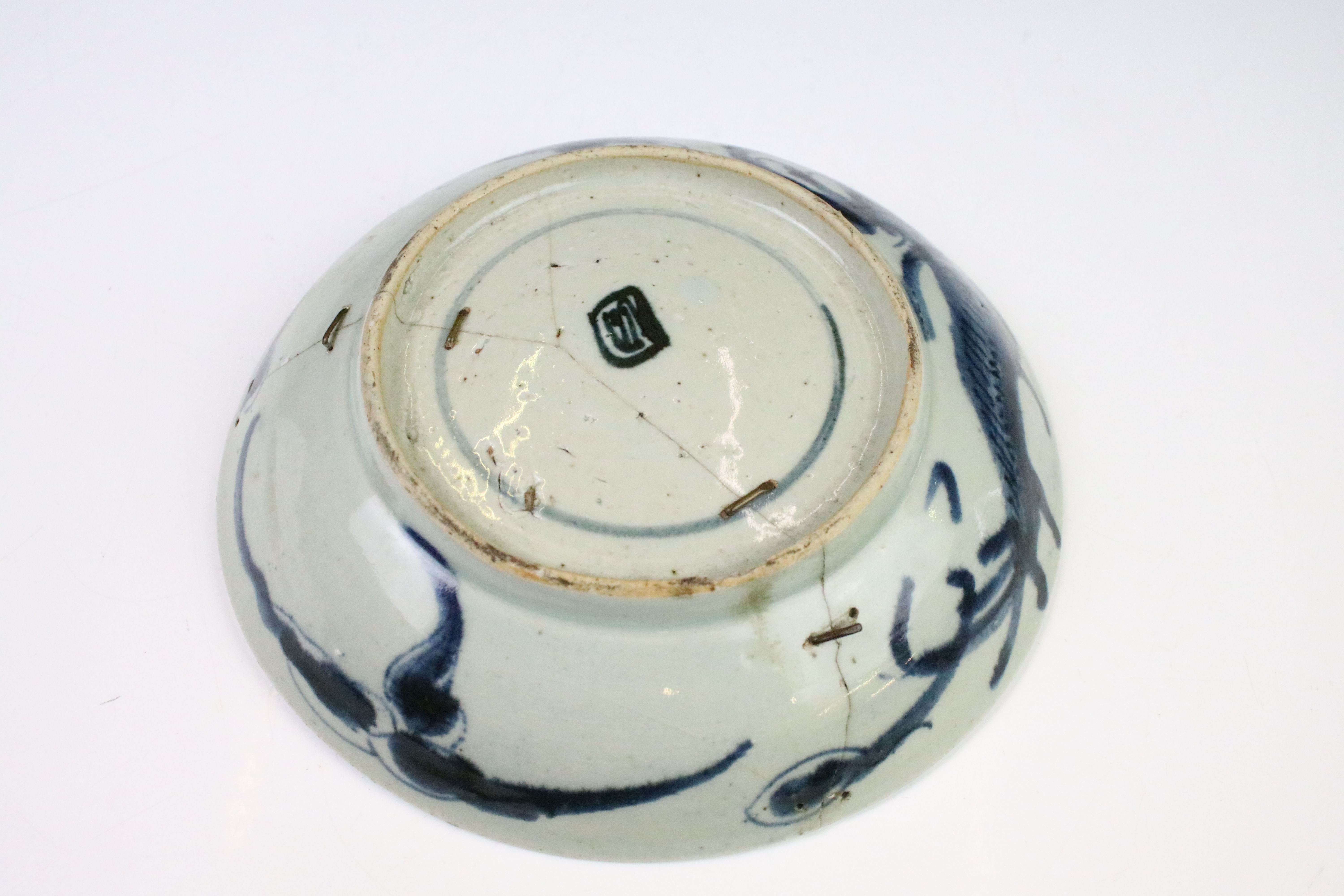 Antique Chinese Porcelain Blue and White Bowl decorated with a four claw dragon with bulging eyes in - Image 3 of 3