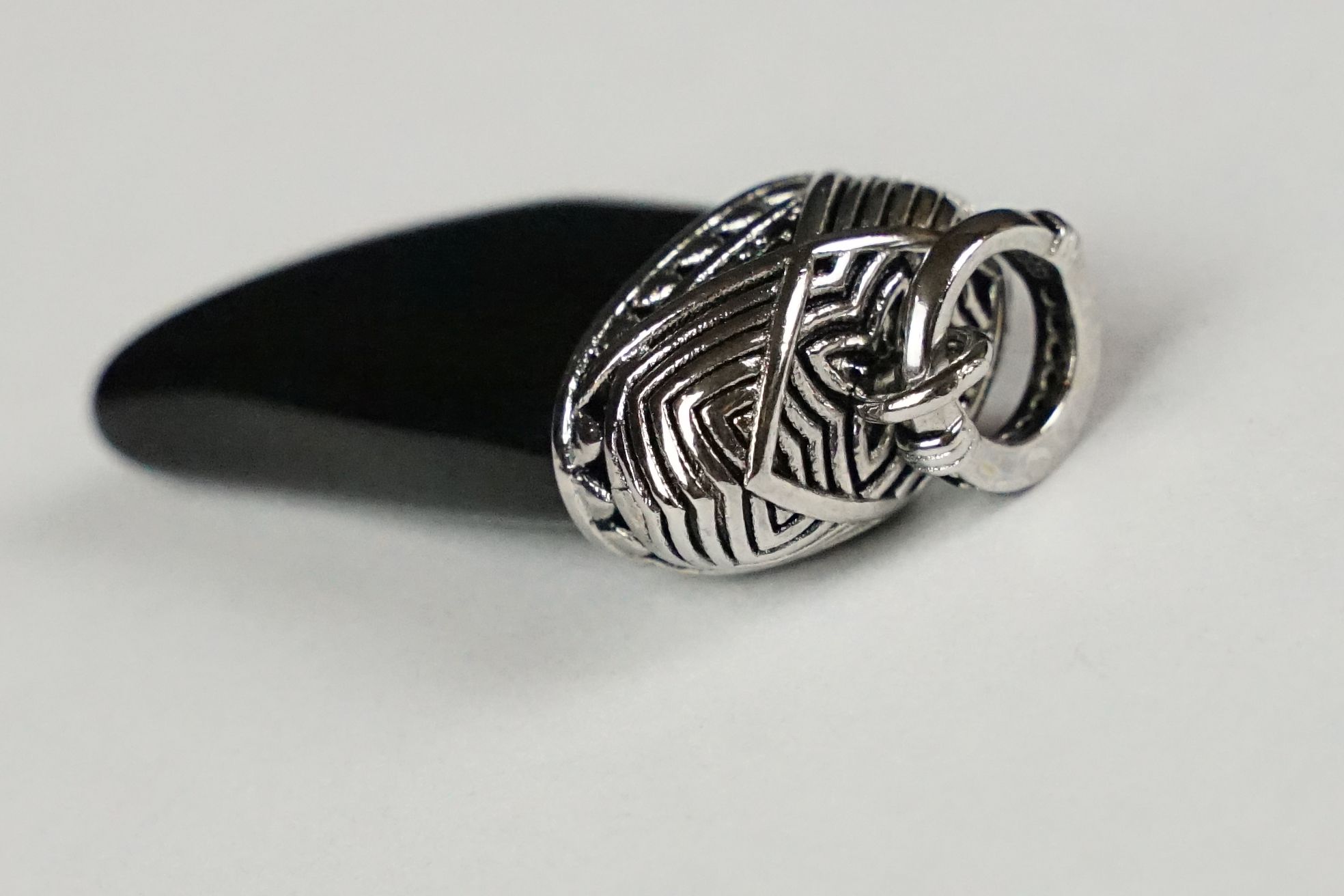 A 925 sterling silver and black onyx pendant in the form of a tigers tooth. - Image 3 of 3