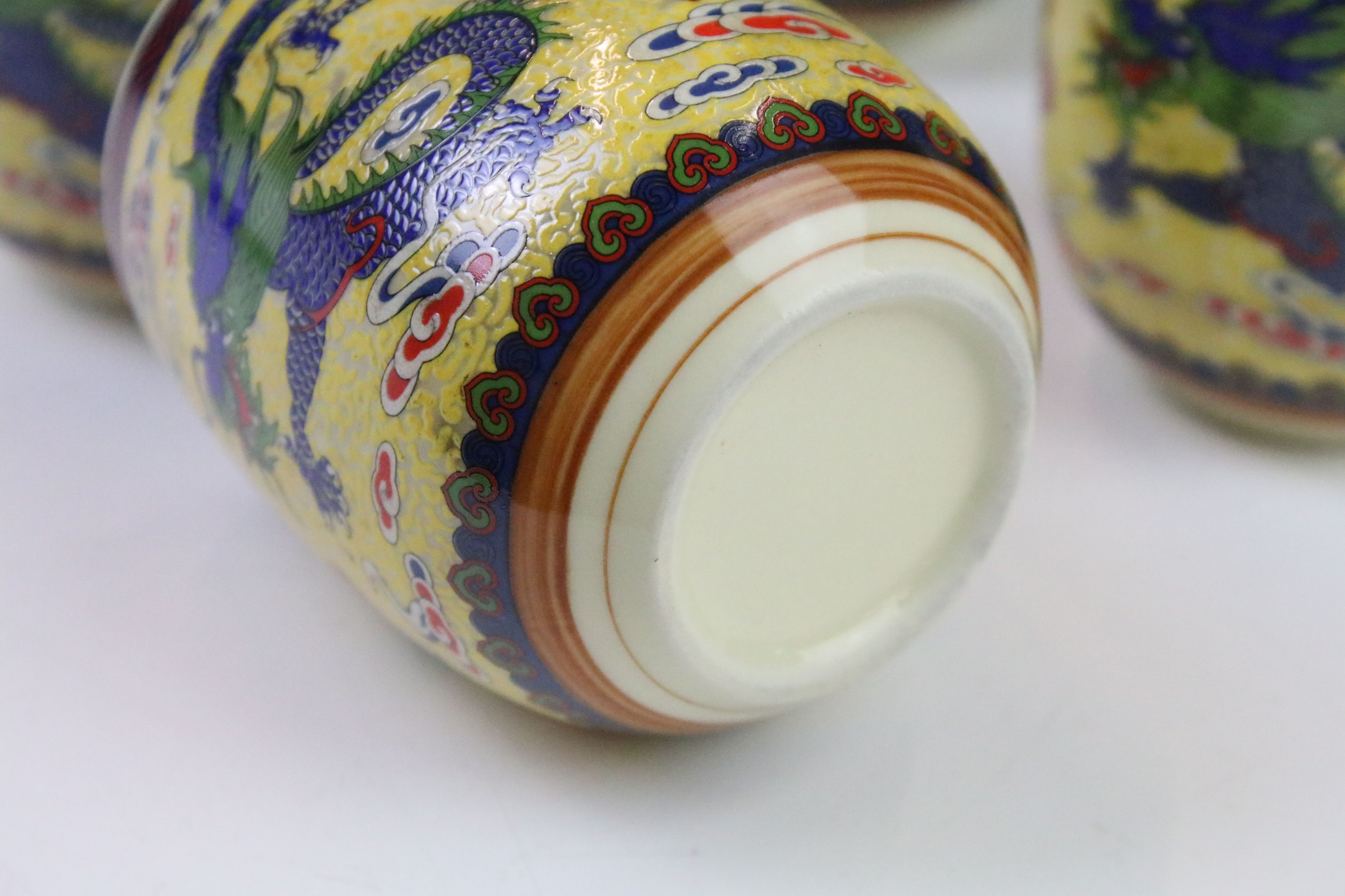 20th Century Chinese tea set including six tea cups and teapot, all being decorated with blue - Bild 9 aus 10