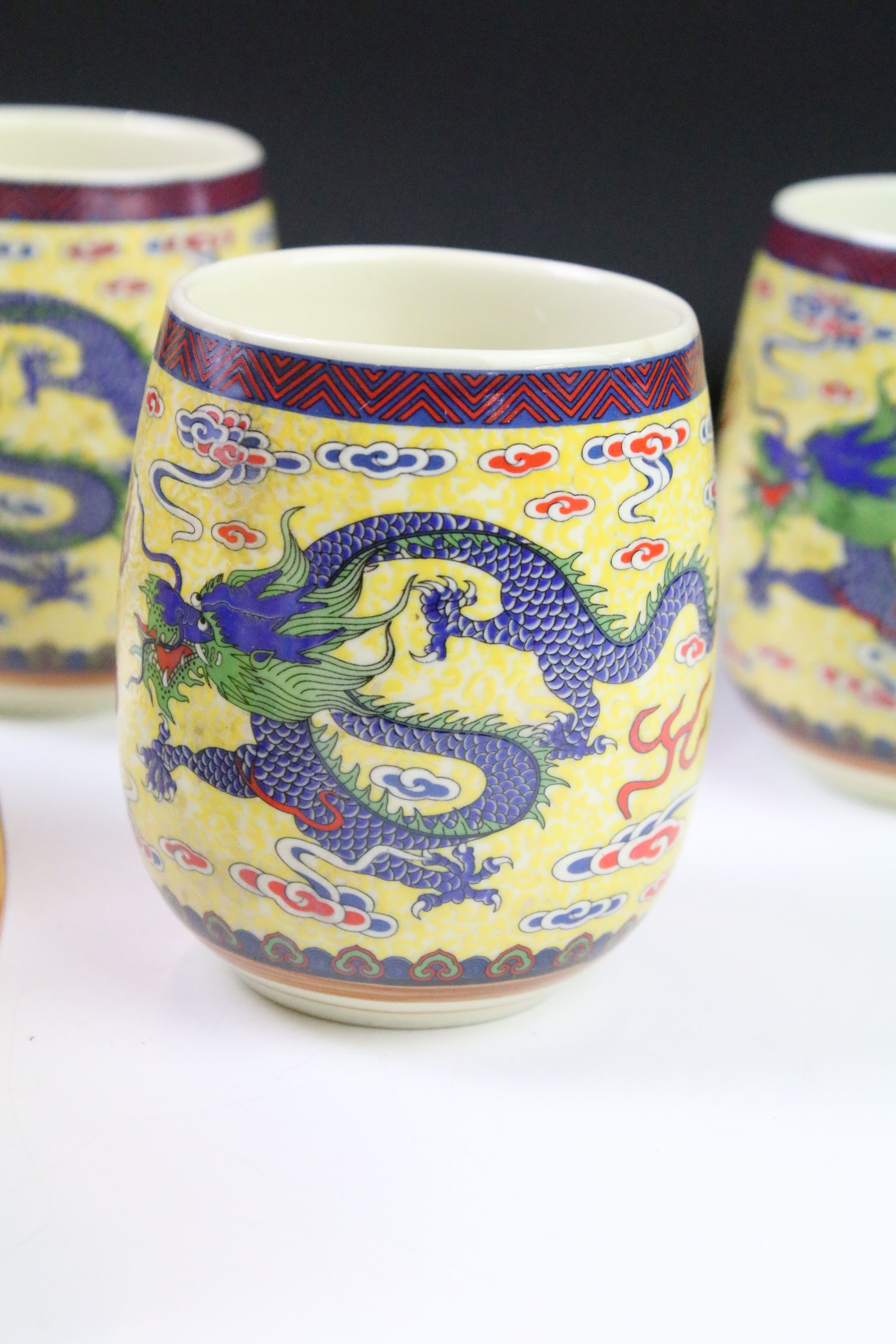 20th Century Chinese tea set including six tea cups and teapot, all being decorated with blue - Bild 8 aus 10