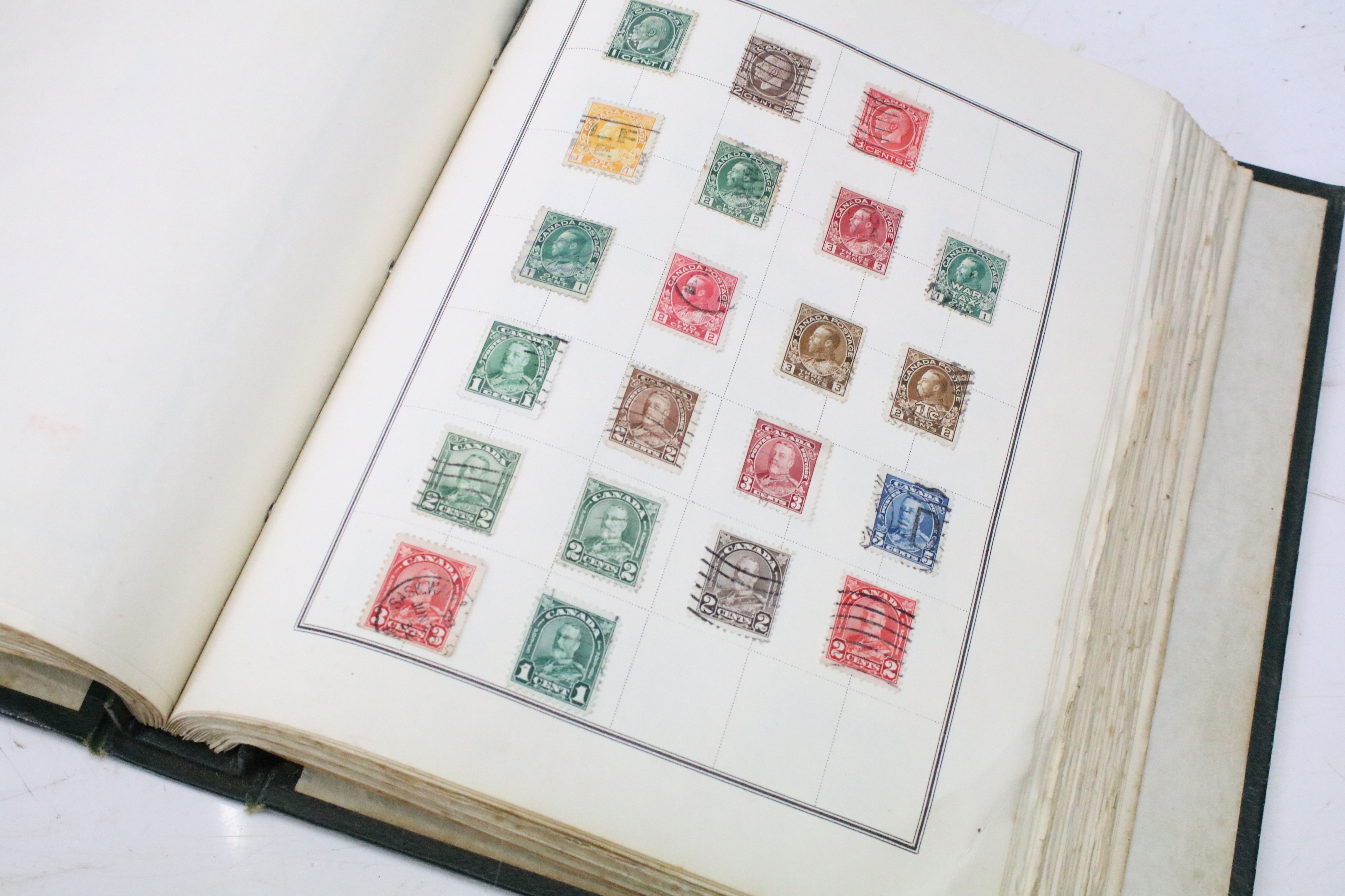 Approximately 100 loose late 20th Century presentation pack stamps, together with an album of - Bild 13 aus 21