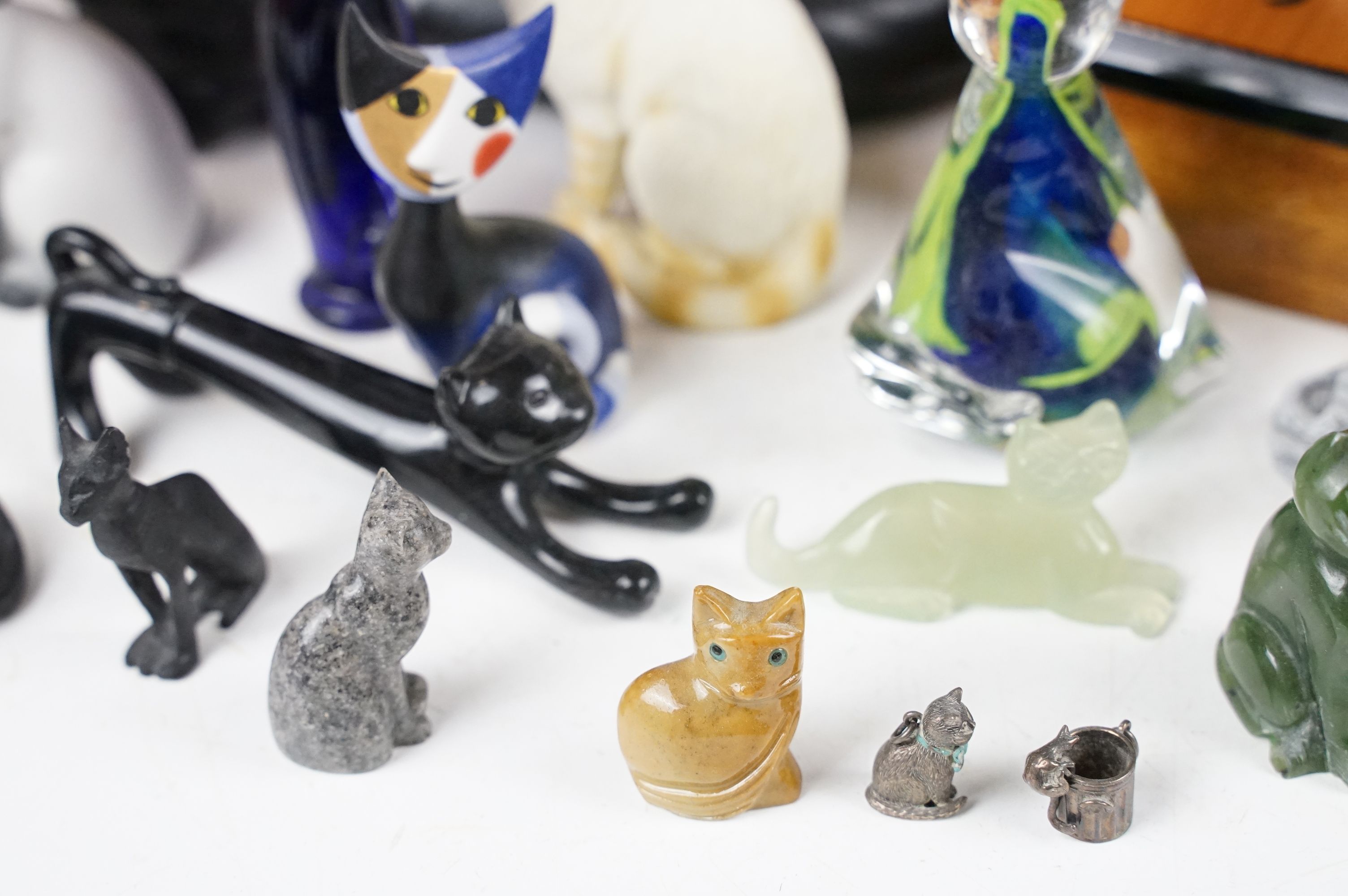 Collection of mixed cat ornaments & collectables, featuring Goebel, Royal Doulton, Mdina Glass, - Image 3 of 10