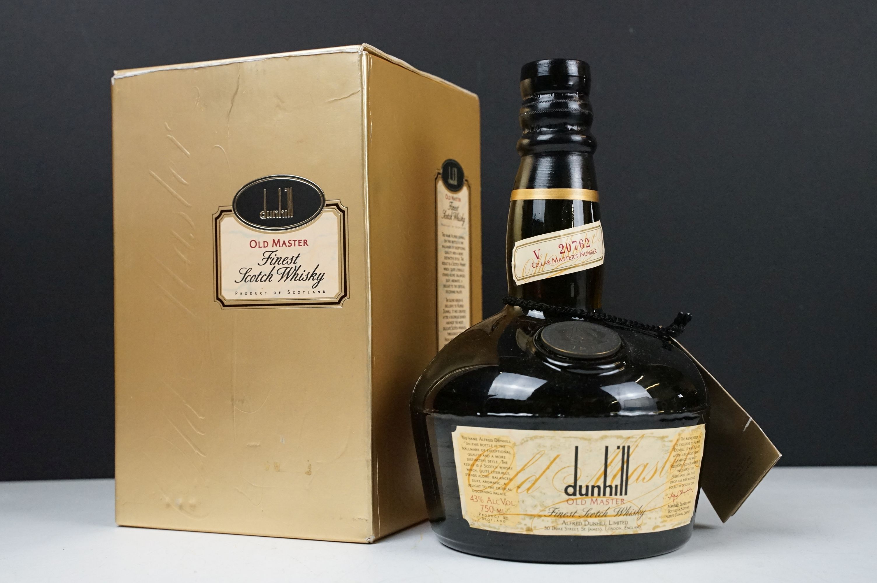 Dunhill Old Master finest scotch whisky in original box. 750ml., 43% vol. Sealed.