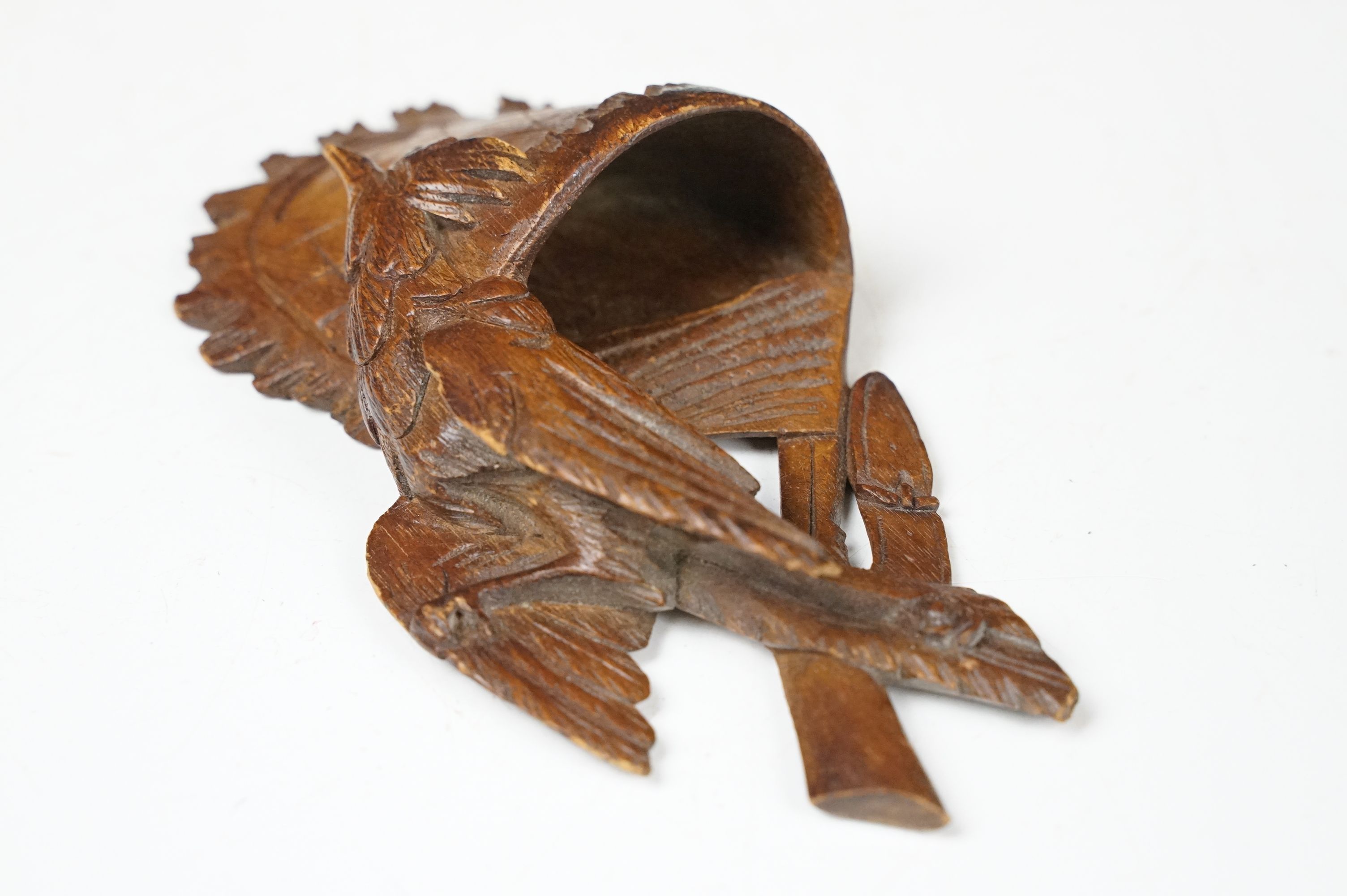 Black Forest carved wooden Wall Pocket in the form of a hunting bag with game bird, approx 18cm high - Bild 2 aus 5