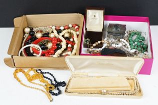 A small collection of vintage costume jewellery to include beaded necklaces, pendants, brooches....