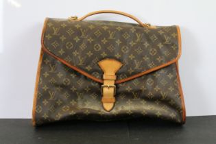 Louis Vuitton - Beverly shoulder bag having a monogrammed body, removable strap with tan leather