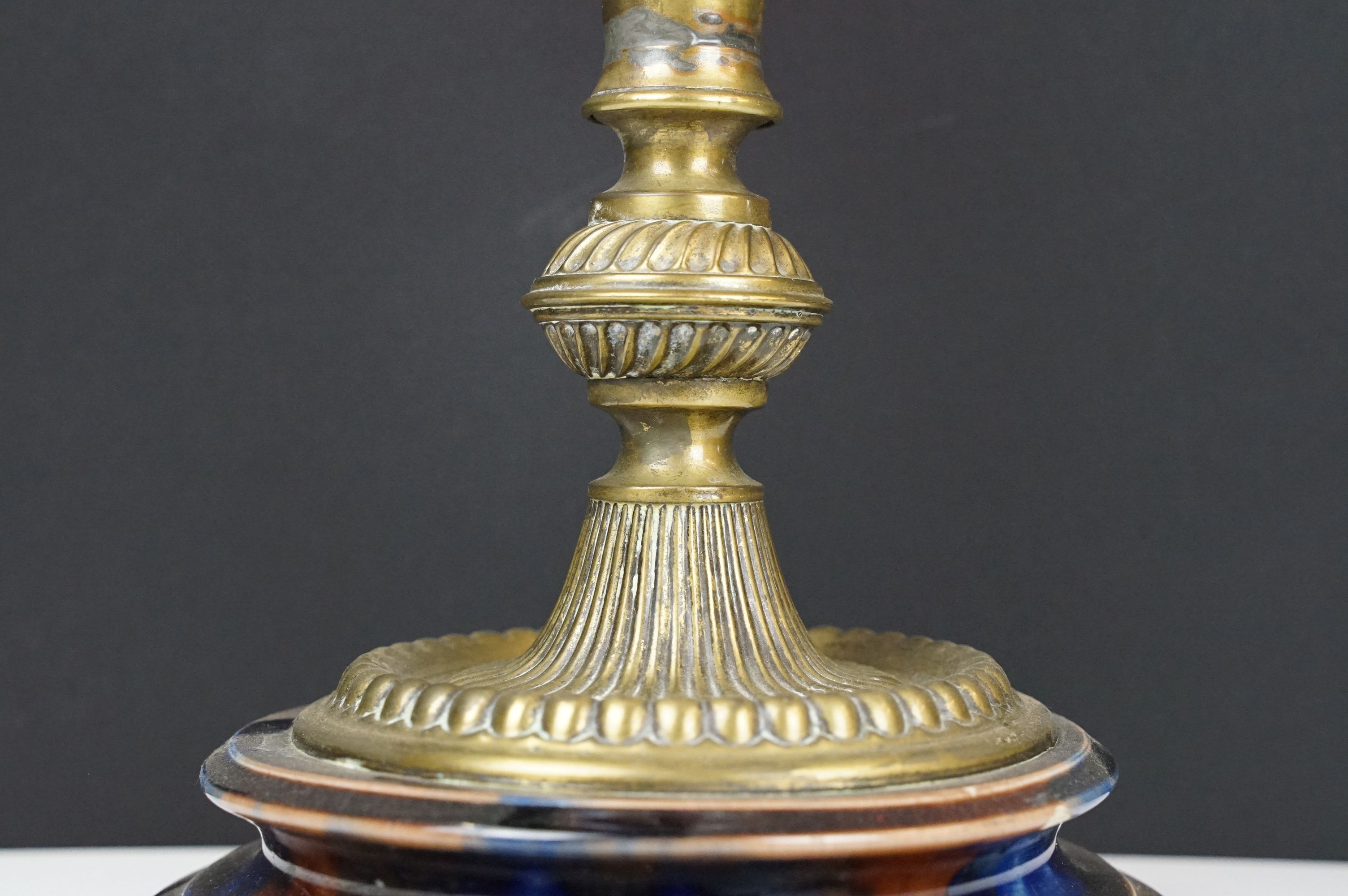 Early 20th century brass oil lamp, the white glass shade with floral detail, with cranberry glass - Image 3 of 7