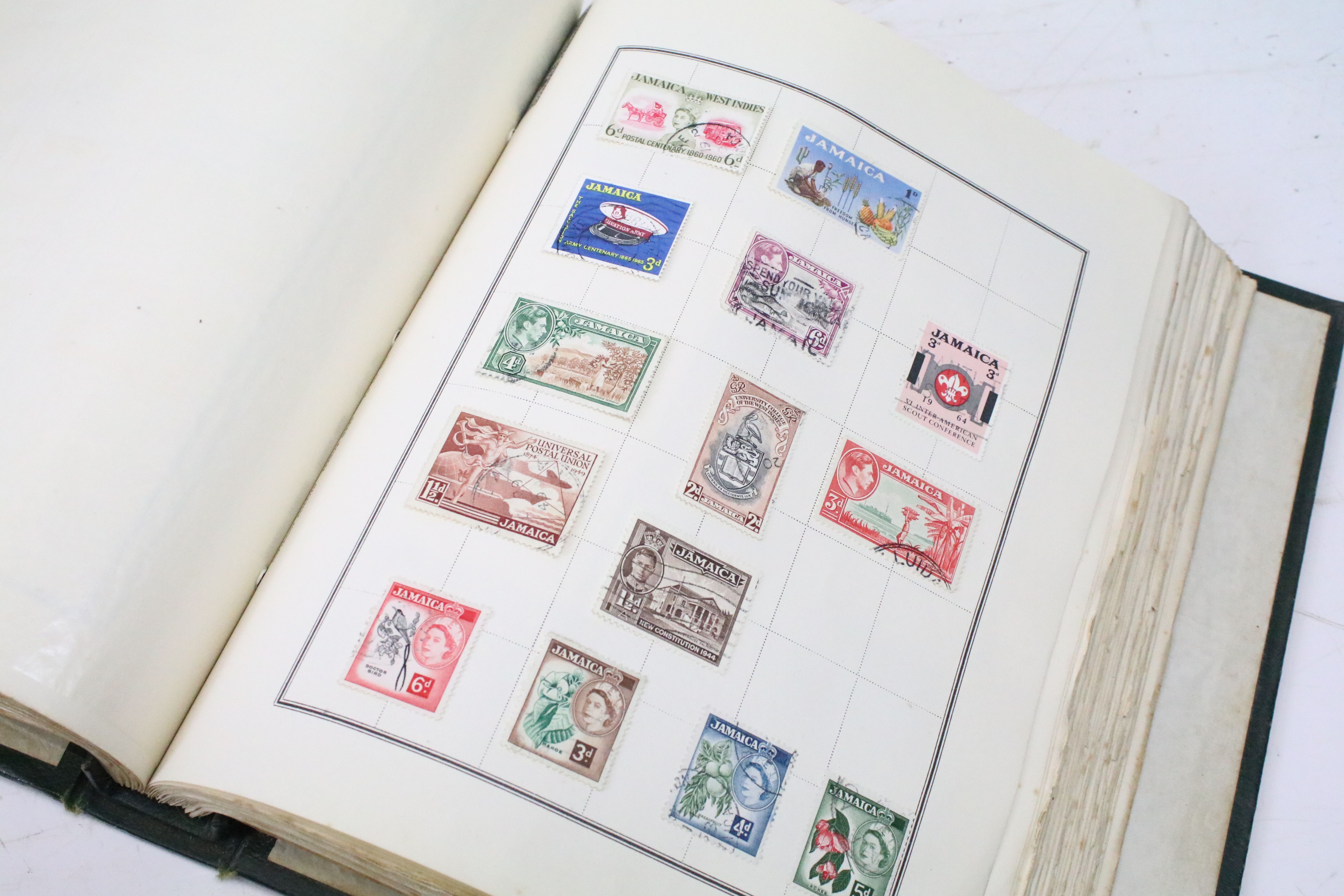 Approximately 100 loose late 20th Century presentation pack stamps, together with an album of - Bild 14 aus 21