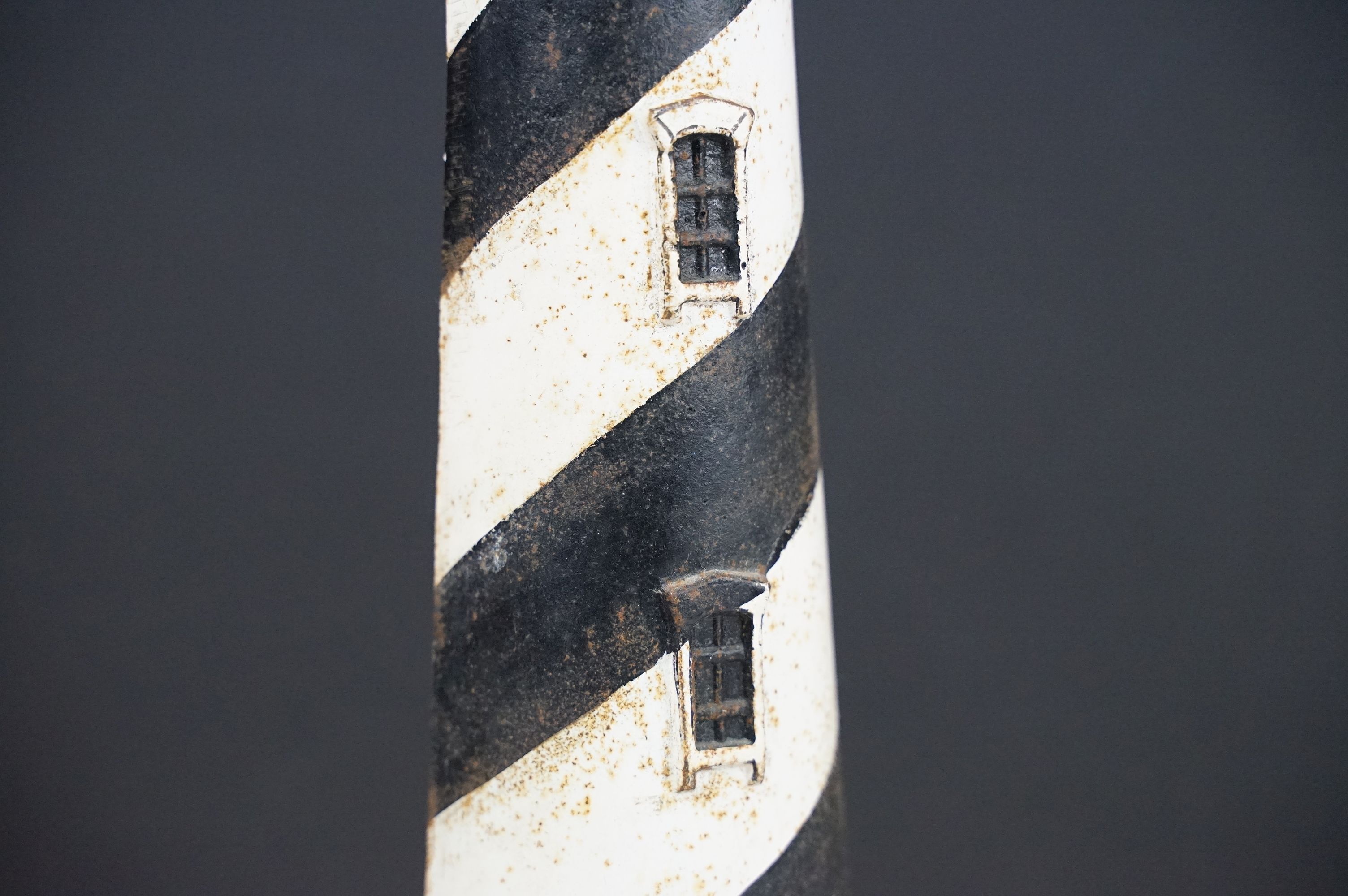 Cast iron doorstop in the form of a lighthouse, with a semi circular base and spiral painted black & - Image 4 of 6