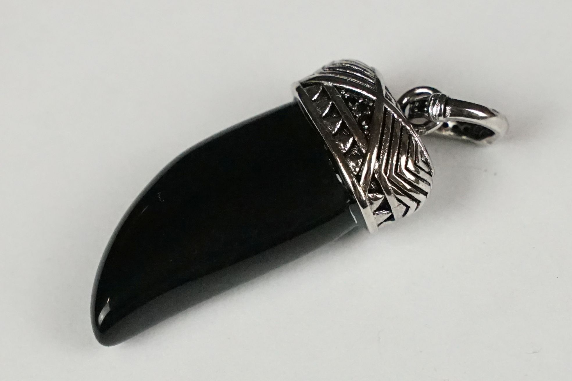 A 925 sterling silver and black onyx pendant in the form of a tigers tooth. - Image 2 of 3