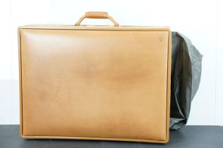Hartmann leather suitcase with metal combination lock and handle to top. Suitcase measures 64 x 50 x