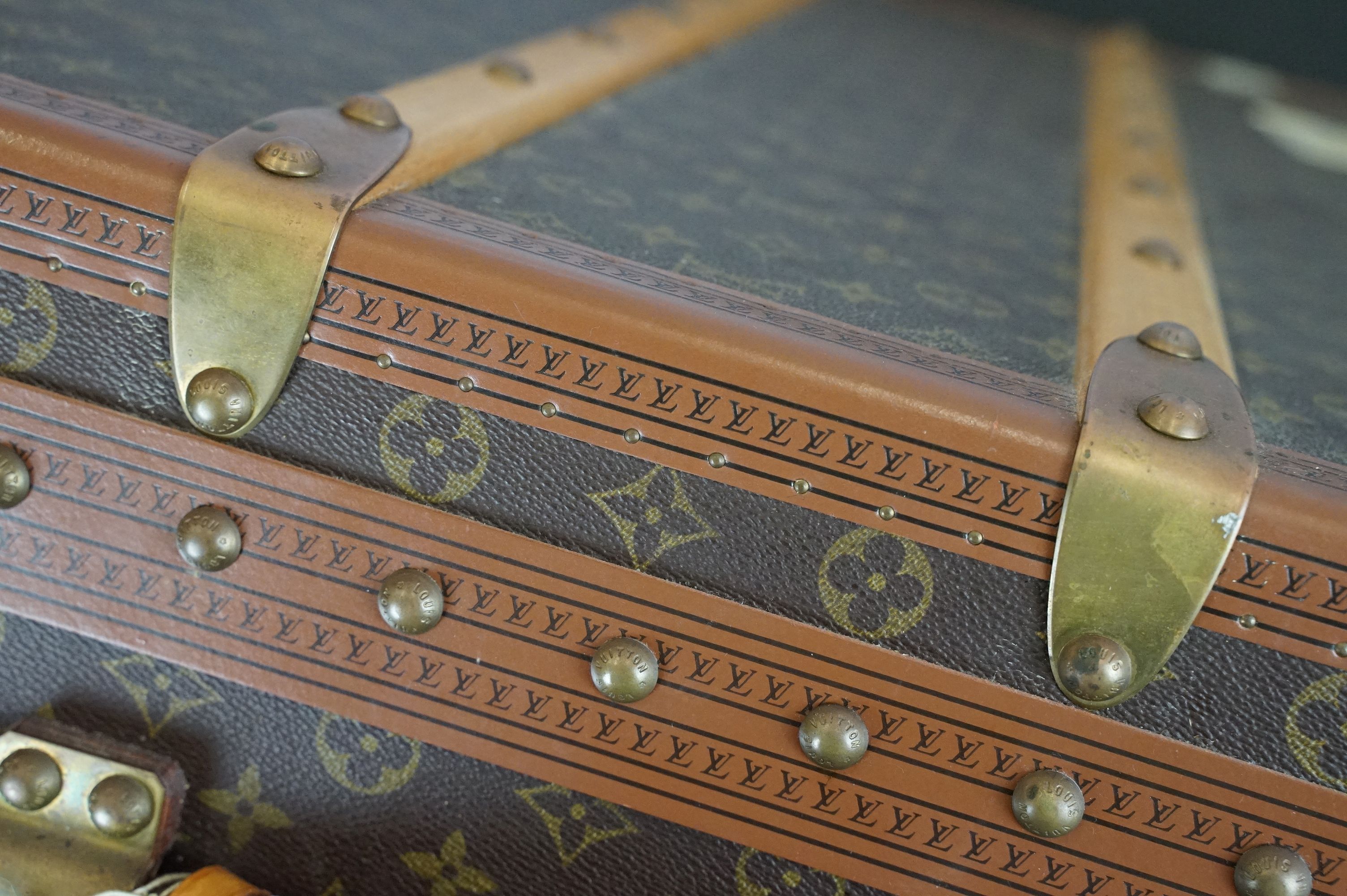 Louis Vuitton - Monogrammed canvas travel trunk having branded leather banding, wooden slats, - Image 26 of 32
