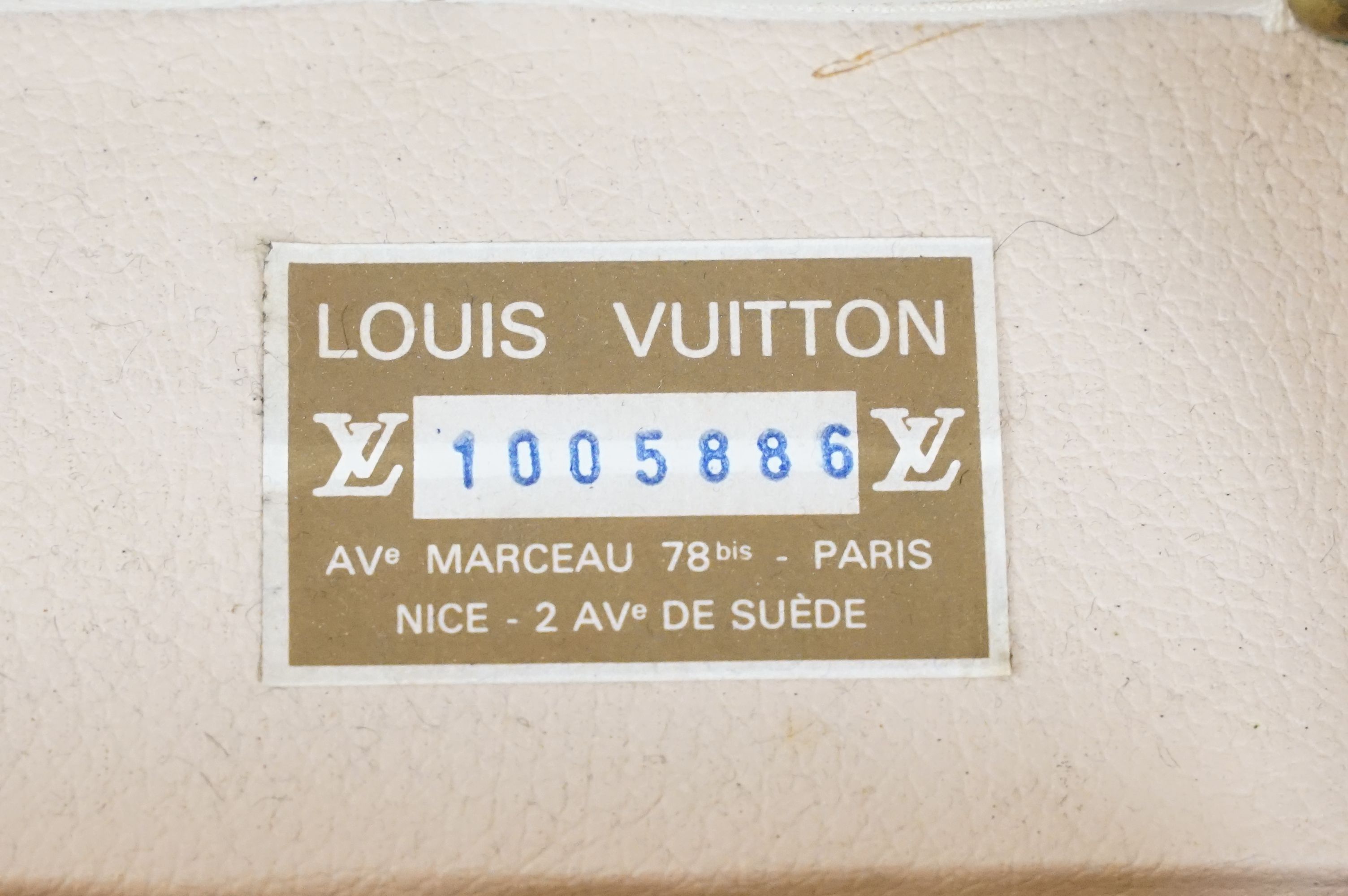 Louis Vuitton - Monogrammed canvas travel trunk having branded leather banding, wooden slats, - Image 7 of 32