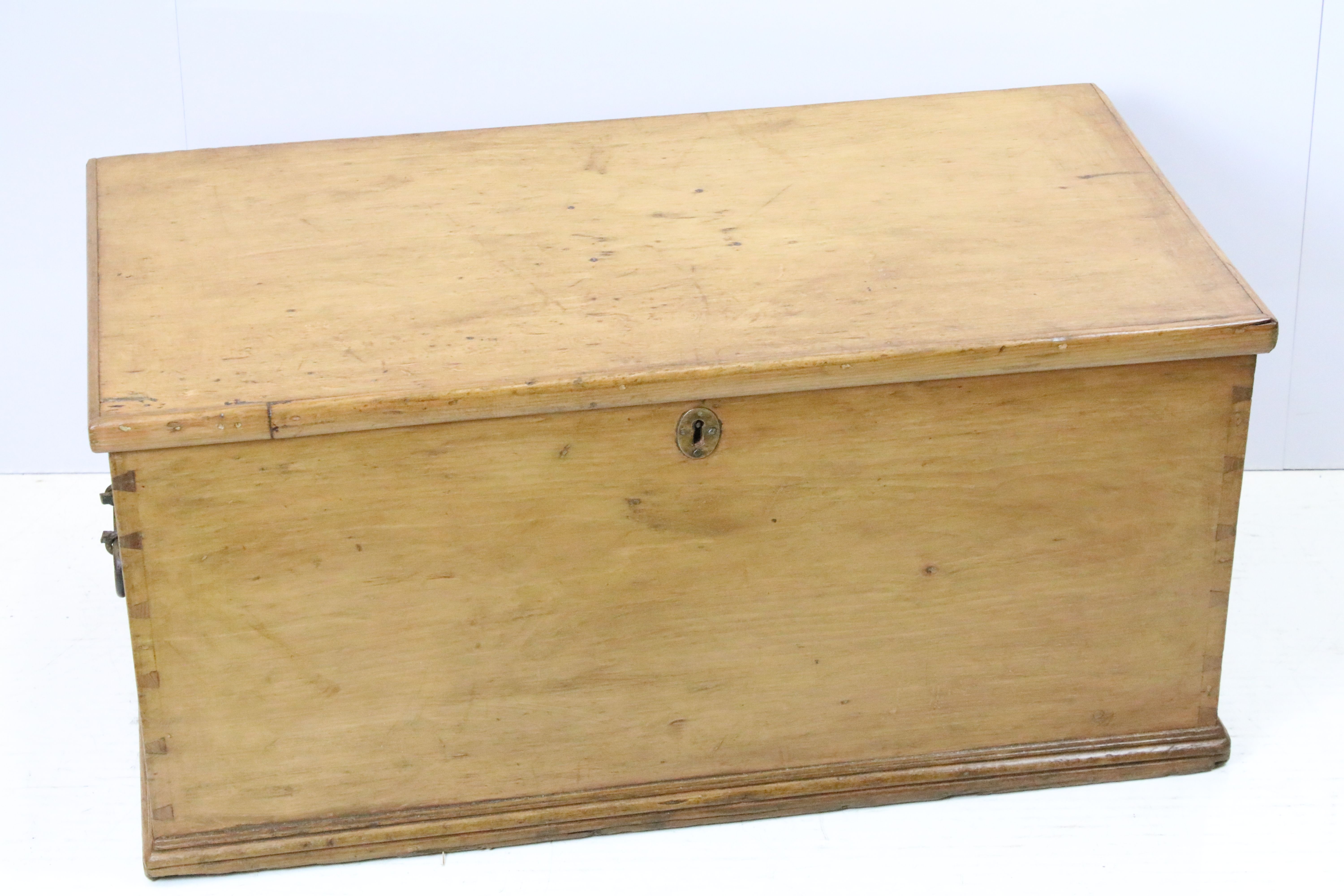 Victorian pine blanket box, 40cm high x 86cm wide x 45cm deep