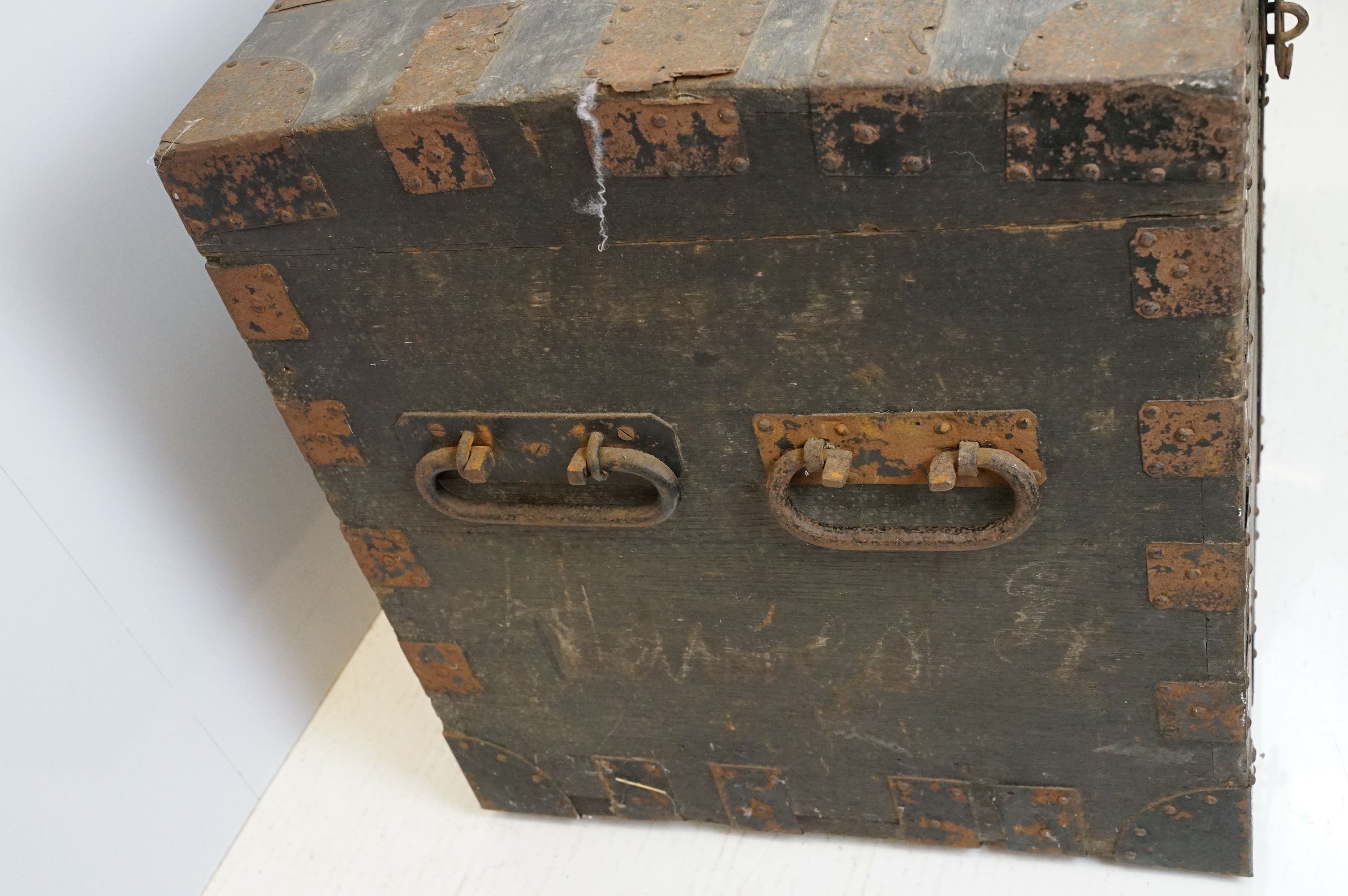 Early 20th century oak and metal mounted travelling trunk, with two handles to each side, brass - Image 7 of 10