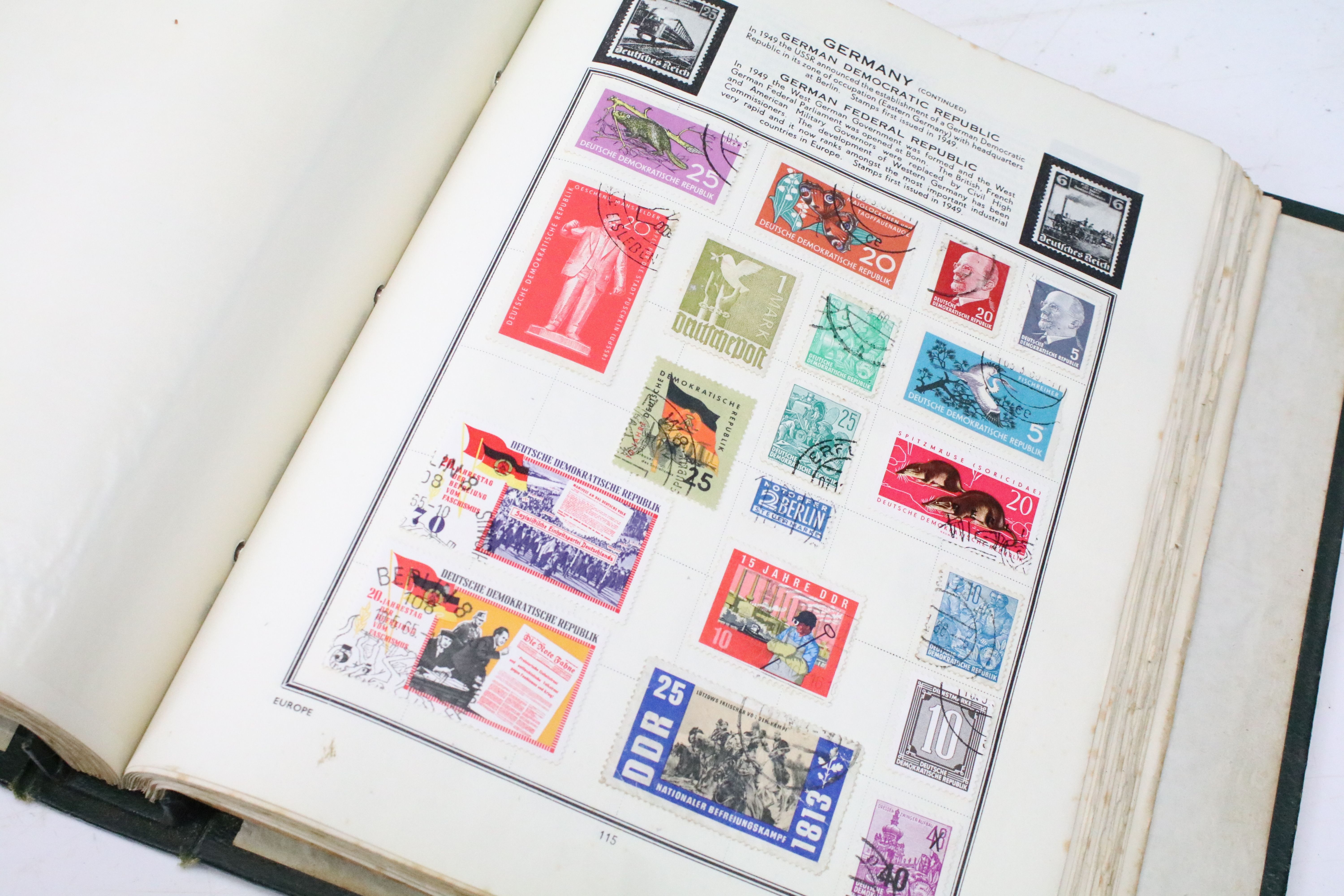 Approximately 100 loose late 20th Century presentation pack stamps, together with an album of - Bild 19 aus 21