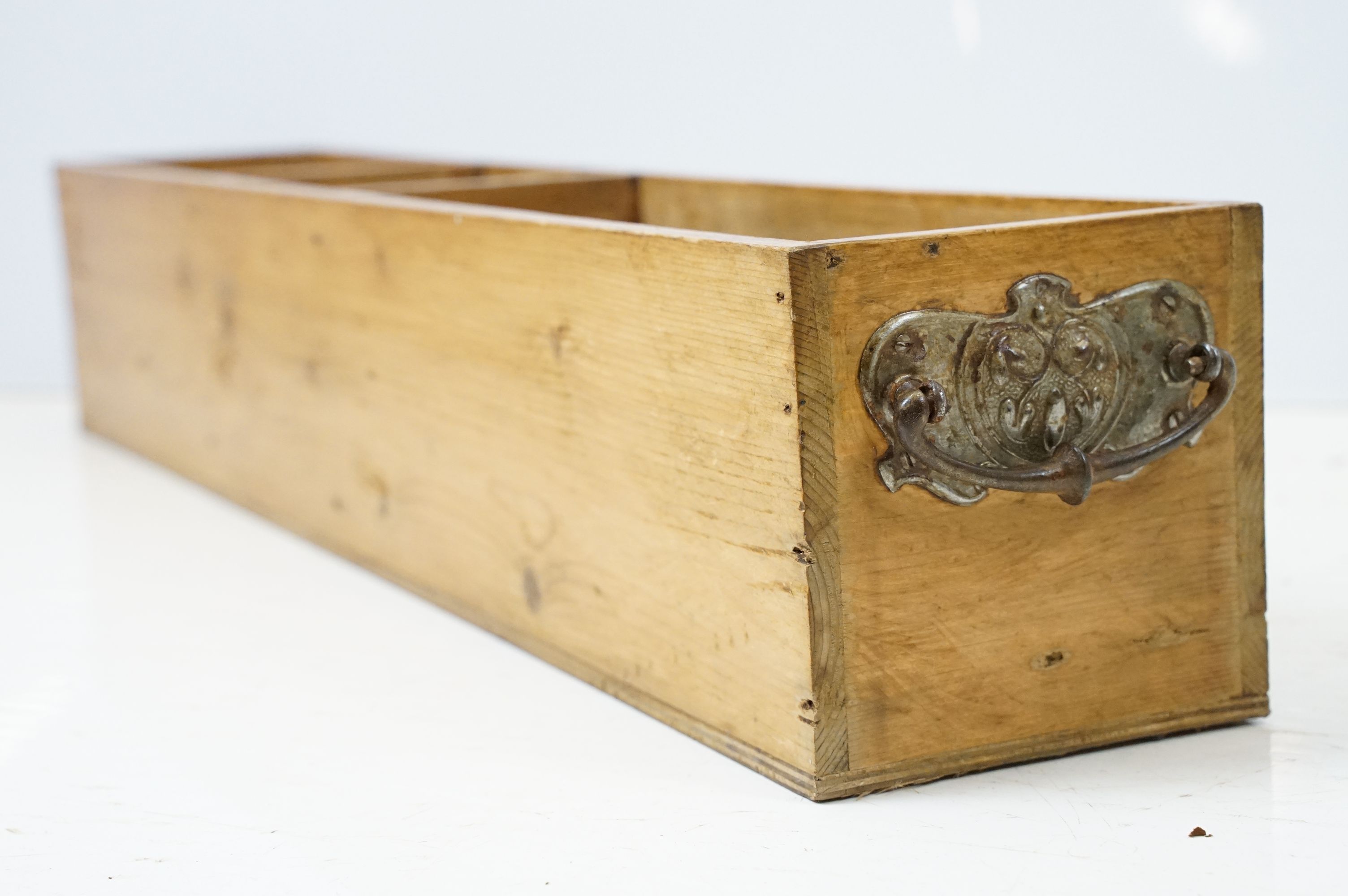 Vintage pine cutlery and condiment box, 12.5cm high x 76cm wide x 13cm deep - Image 3 of 5