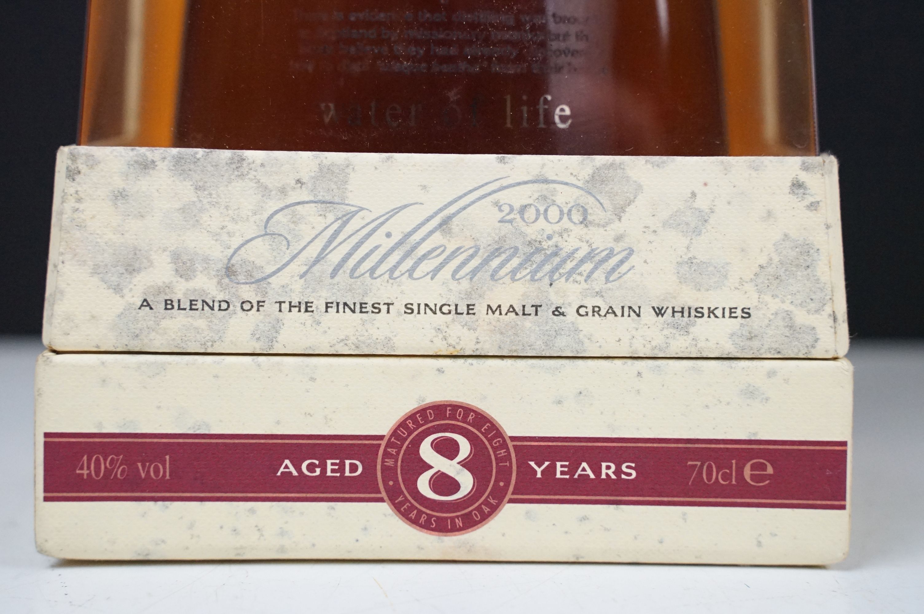 A bottle of Bells 8 year old 2000 millennium whisky in glass decanter presentation box. 70cl, 40% - Image 2 of 4