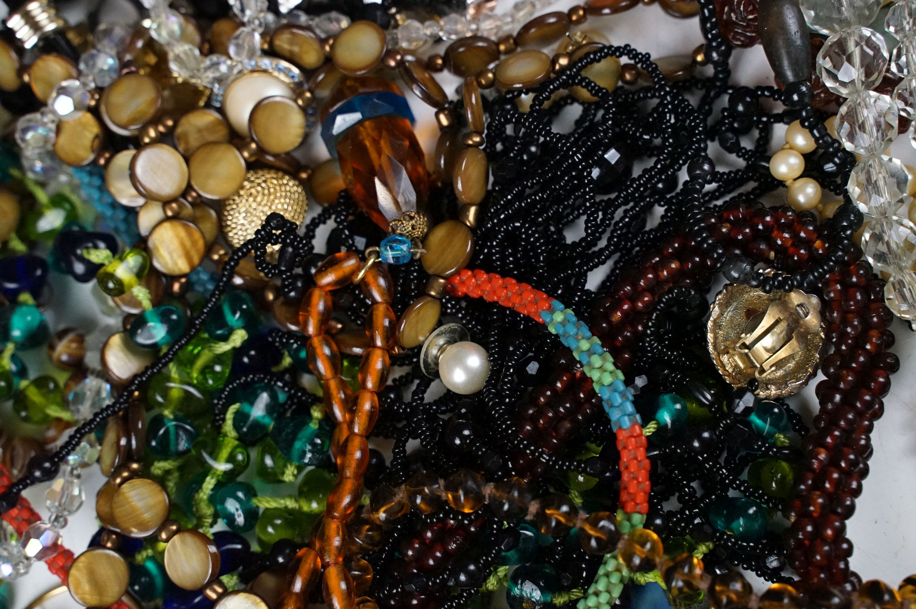 A collection of mainly vintage costume jewellery to include beaded necklaces, wristwatch, - Image 8 of 8