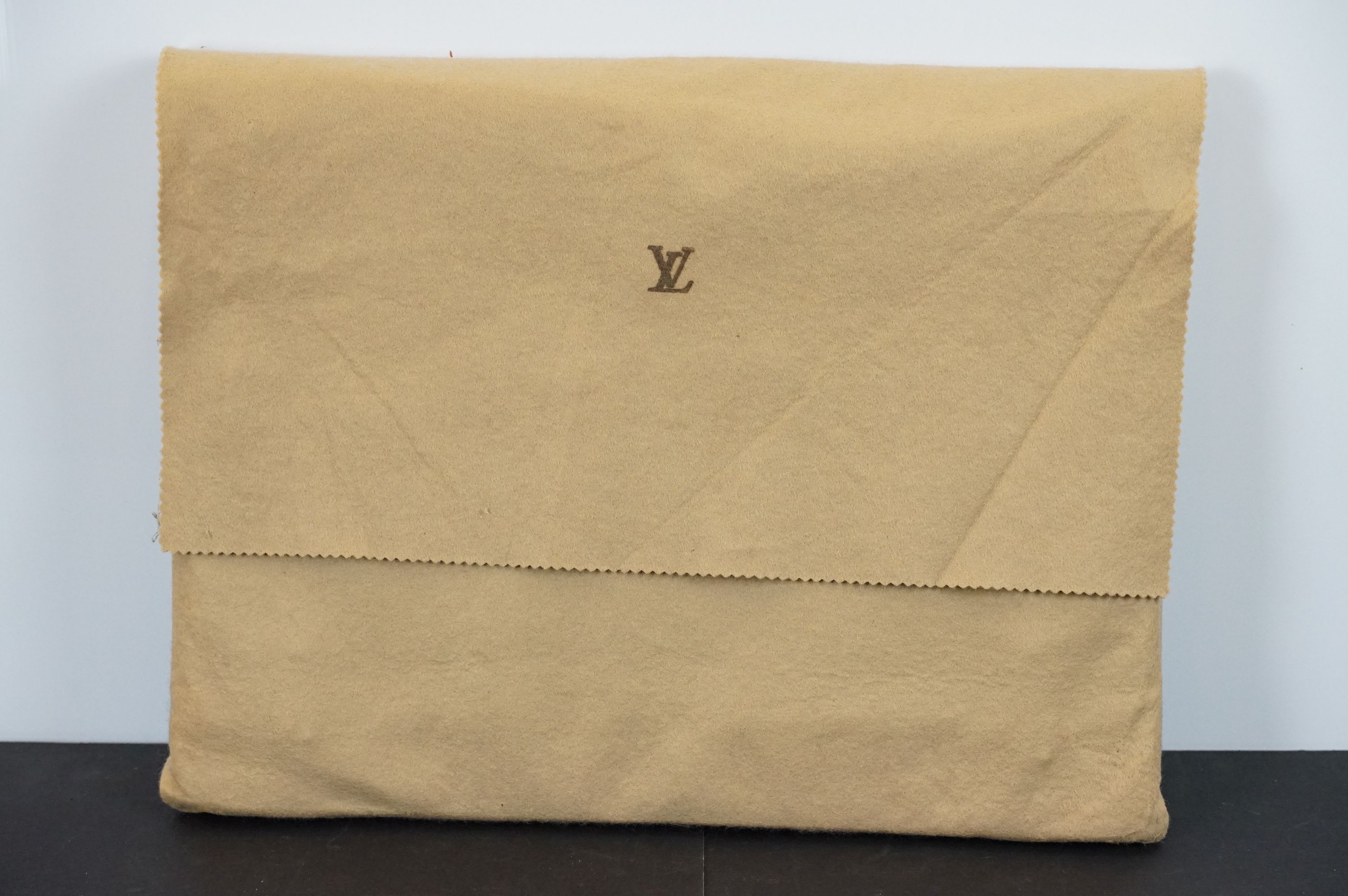 Louis Vuitton - Brown leather document case bag of folded rectangular shape with monogram to front - Image 11 of 12