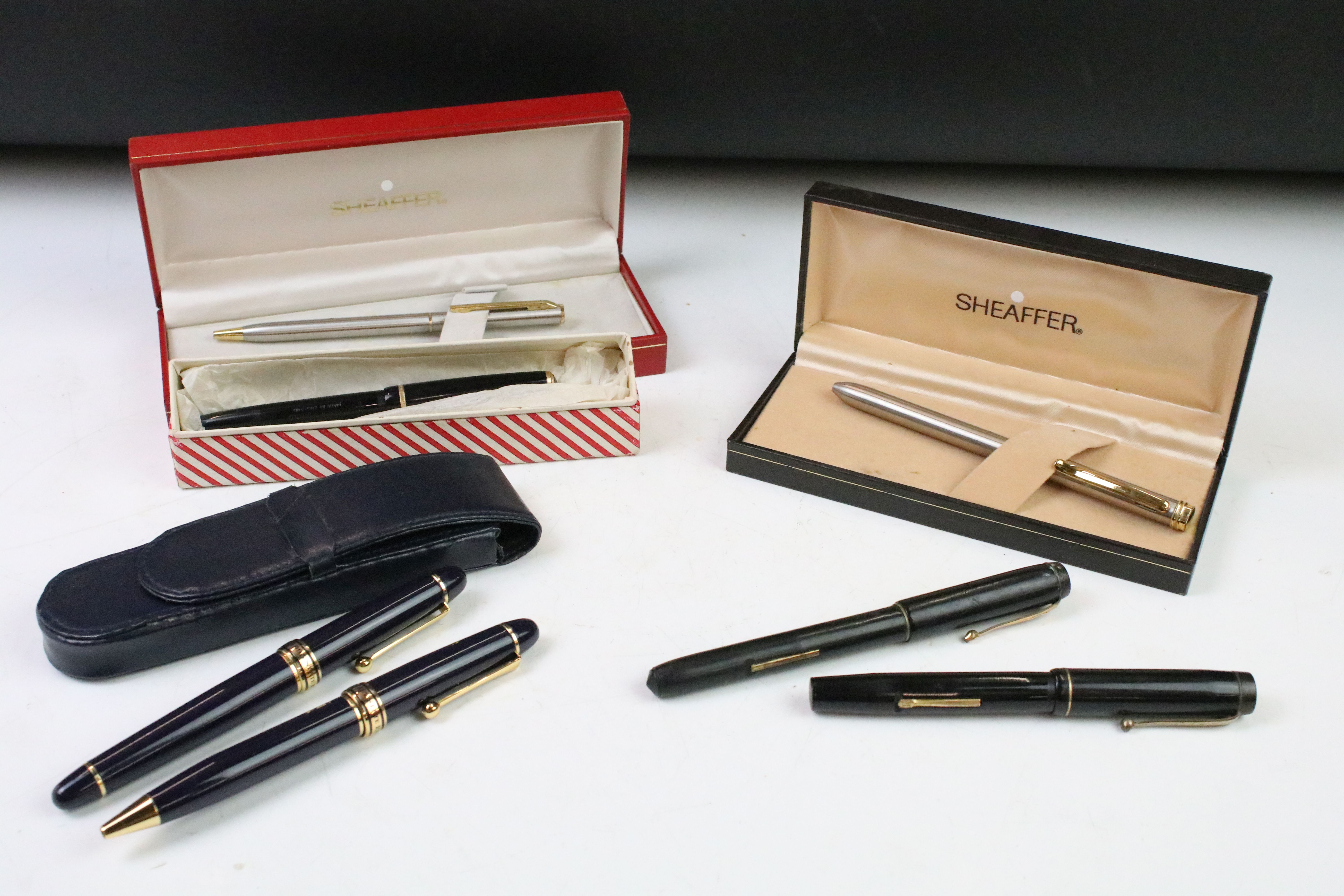 Group of seven vintage pens / pen sets to include Platignum Reliance fountain pen, Mentmore
