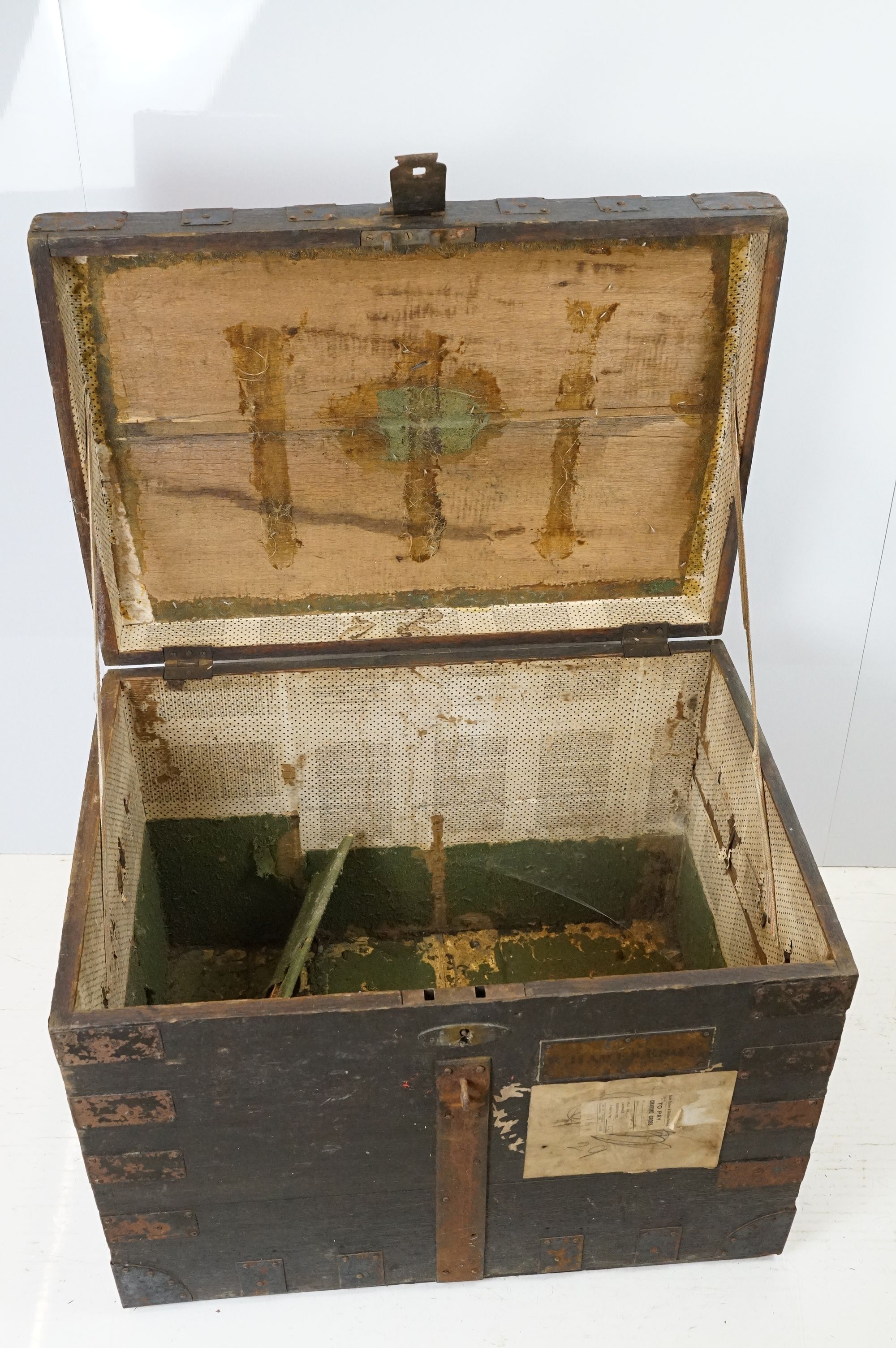 Early 20th century oak and metal mounted travelling trunk, with two handles to each side, brass - Image 2 of 10