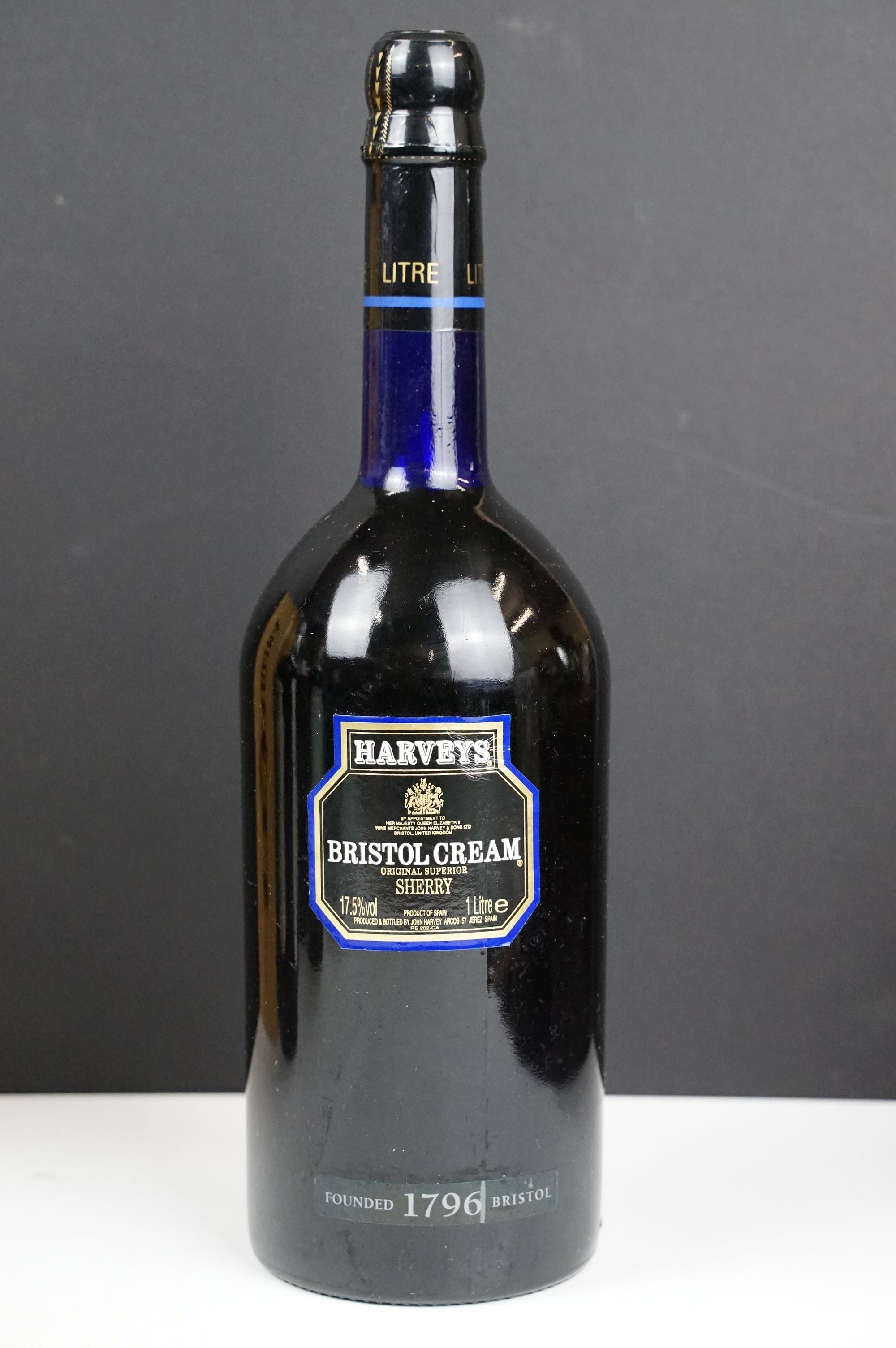 Collection of spirits, wines and liqueur, including: Hartley & Thomas, Medium Dry Amontillado - Image 7 of 17