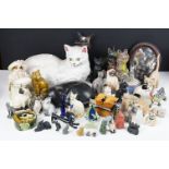 Collection of mixed cat ornaments & collectables, featuring Goebel, Royal Doulton, Mdina Glass,