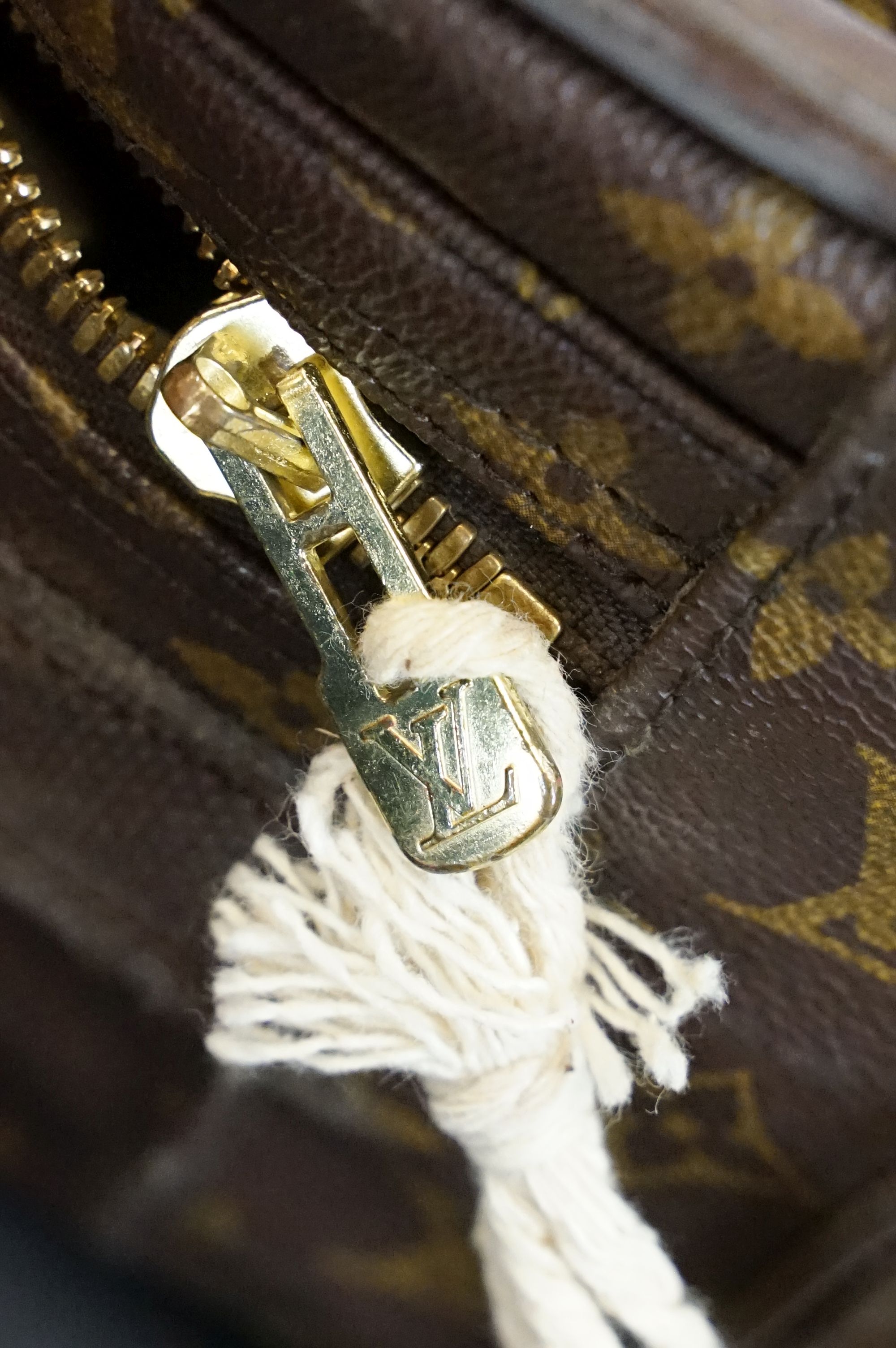 Louis Vuitton - Satellite suitcase having a monogrammed body with two canvas straps and brown - Image 12 of 18