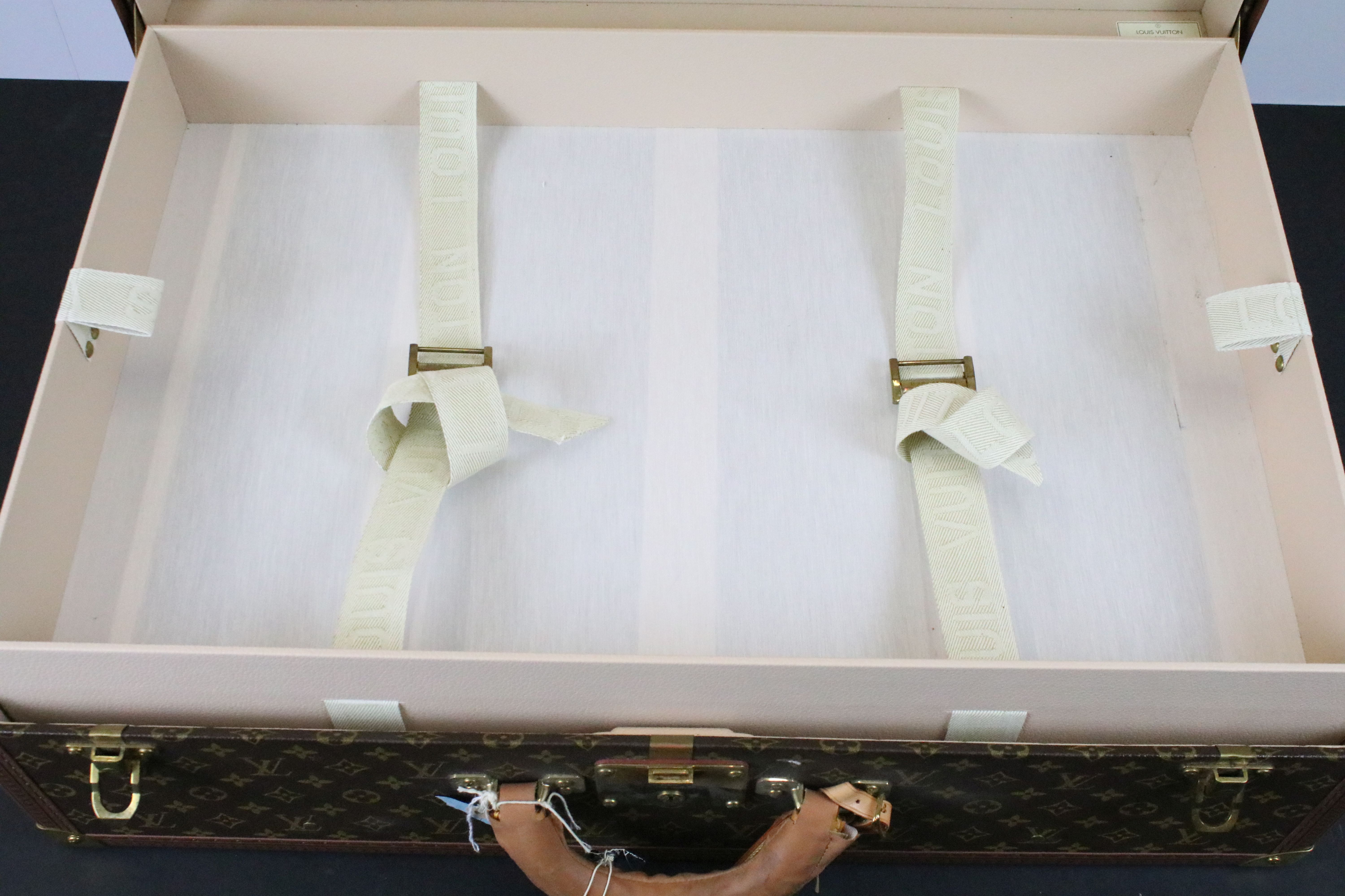 Louis Vuitton - Monogrammed canvas trunk with brass fittings and lock, opening to reveal beige - Image 4 of 17