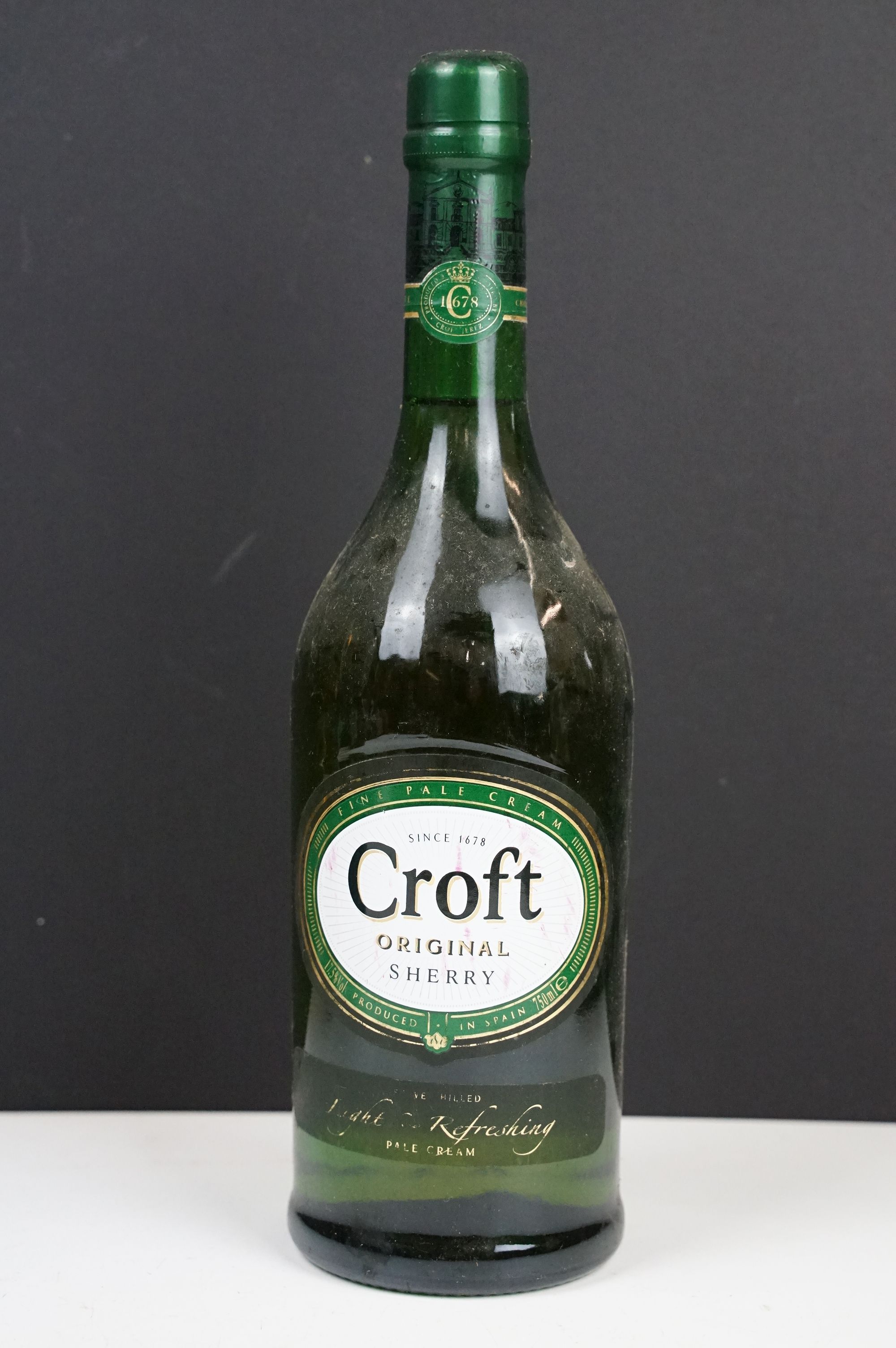 Collection of alcohol to include two bottles of Croft Particular sherry, sweet pale cream sherry, - Image 4 of 9