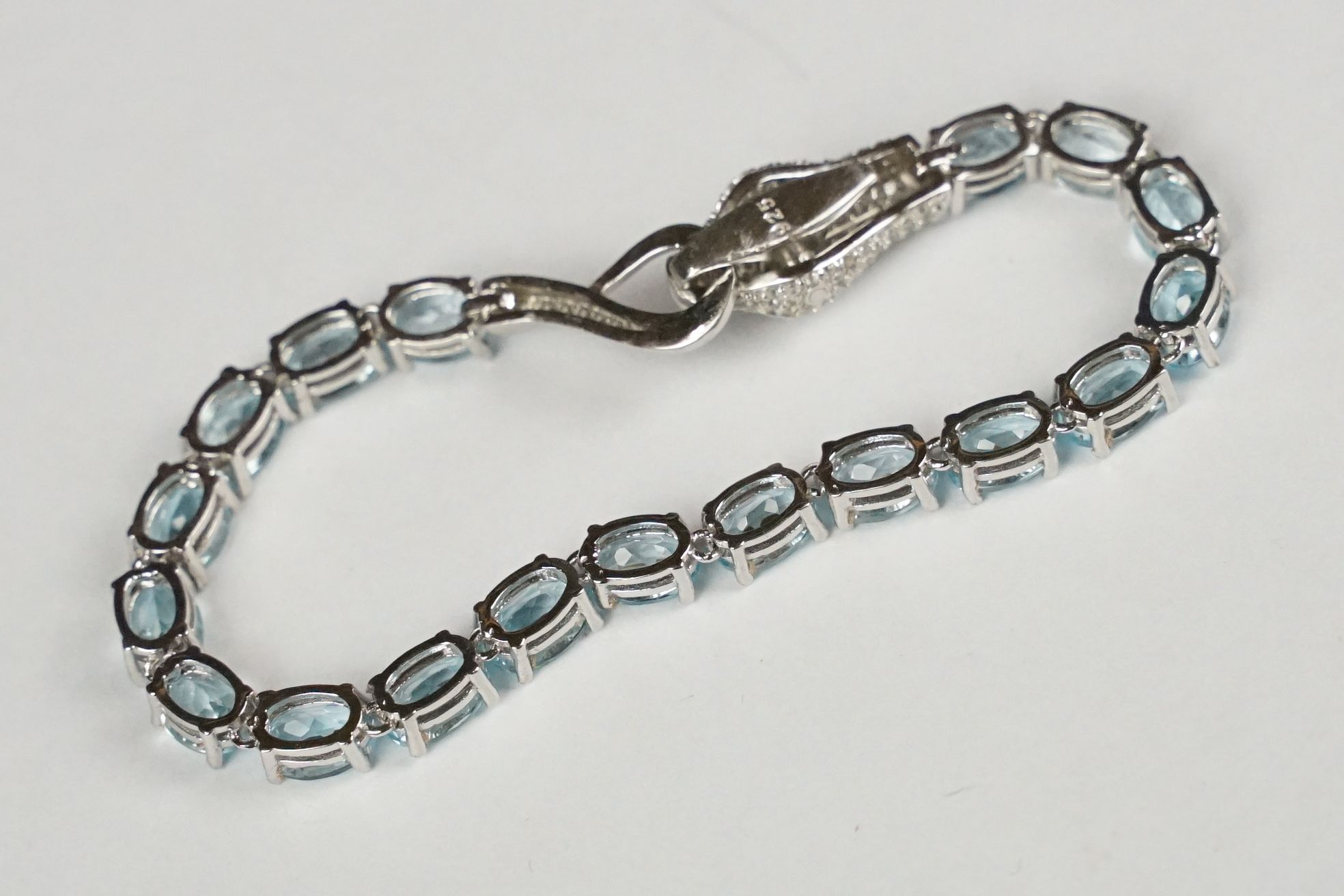 Silver and aquamarine bracelet with snake head clasp - Image 3 of 3